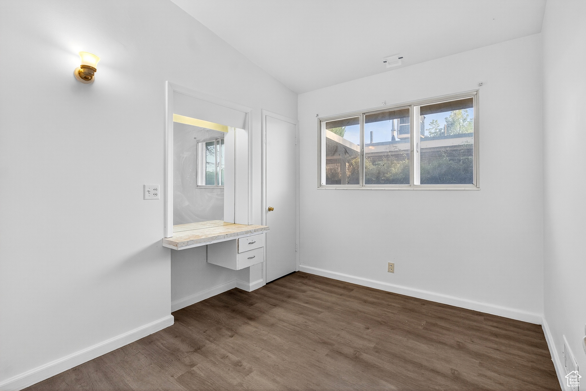 ALLEY ABUTTI - Residential