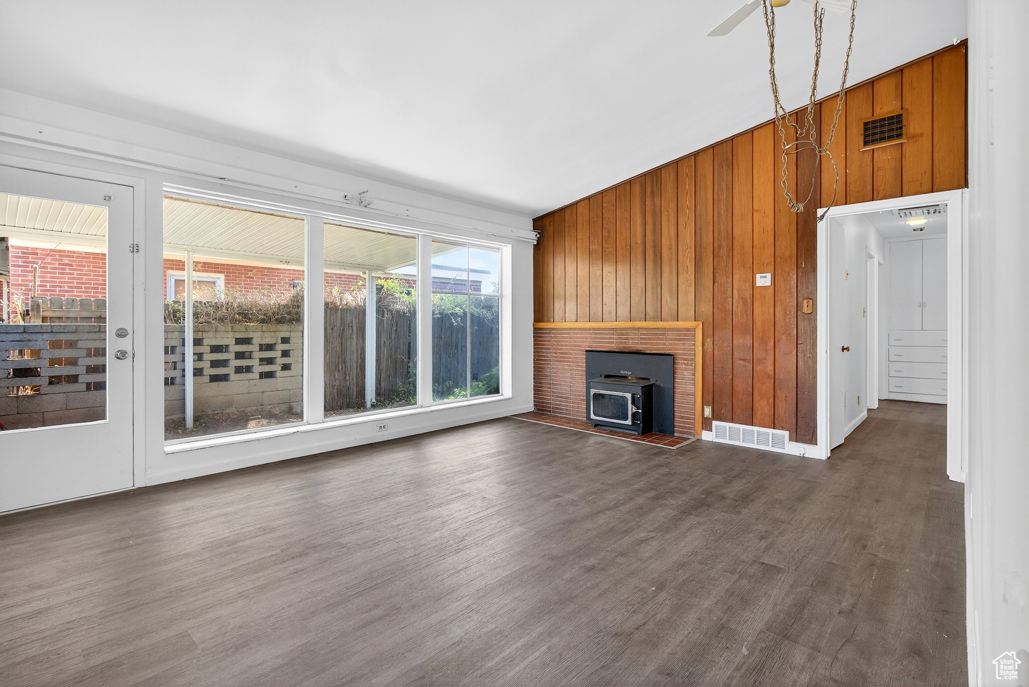 ALLEY ABUTTI - Residential