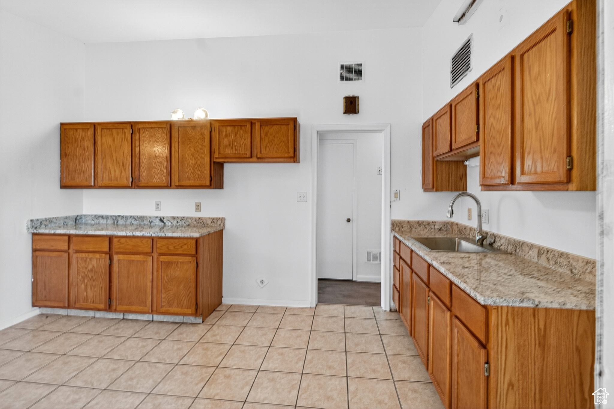 ALLEY ABUTTI - Residential