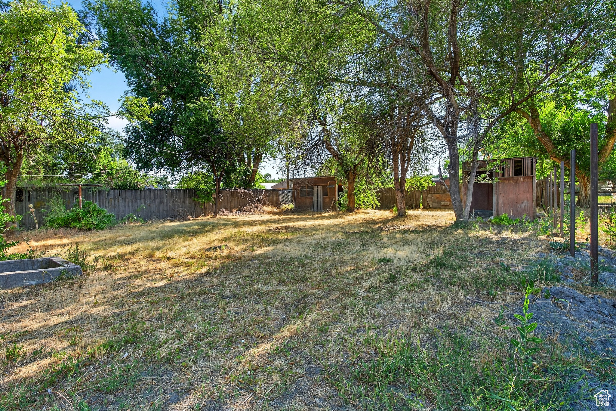 ALLEY ABUTTI - Residential