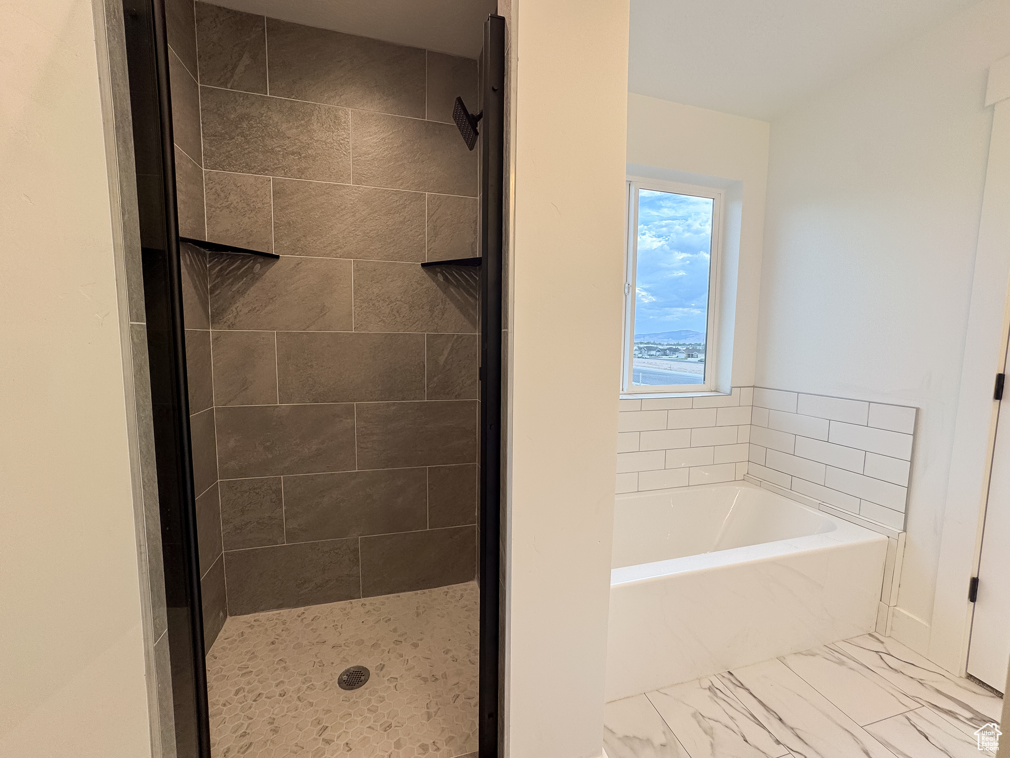 ESTATES SUBD - Residential
