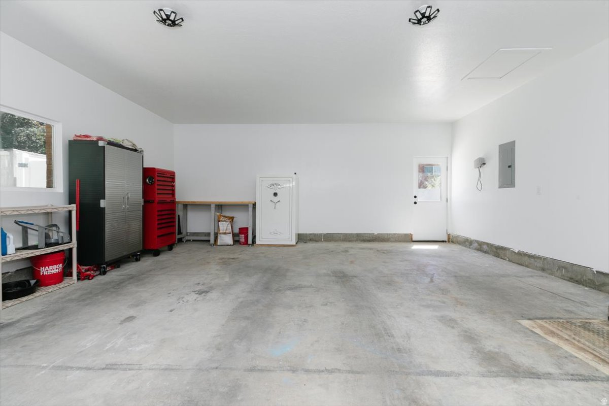 GOLF COURSE SUBD - Residential