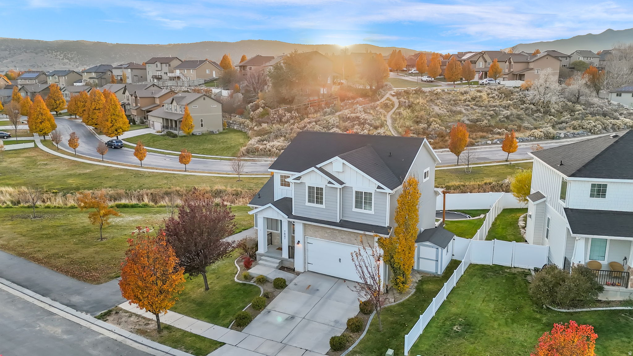 SILVER LAKE - Residential