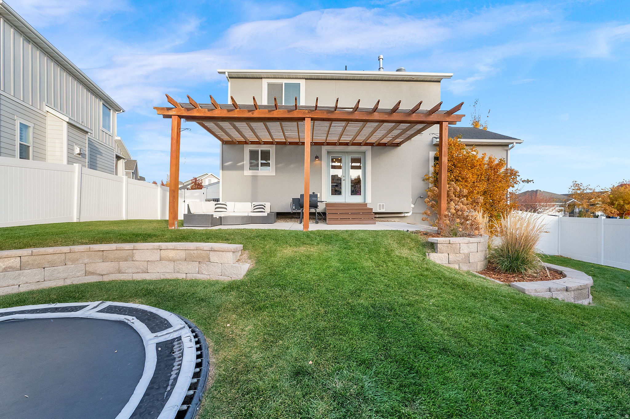 SILVER LAKE - Residential