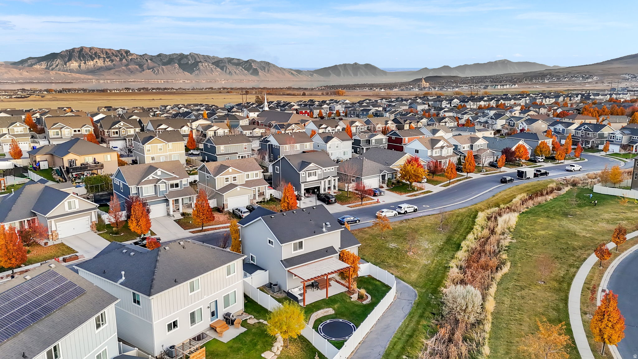 SILVER LAKE - Residential