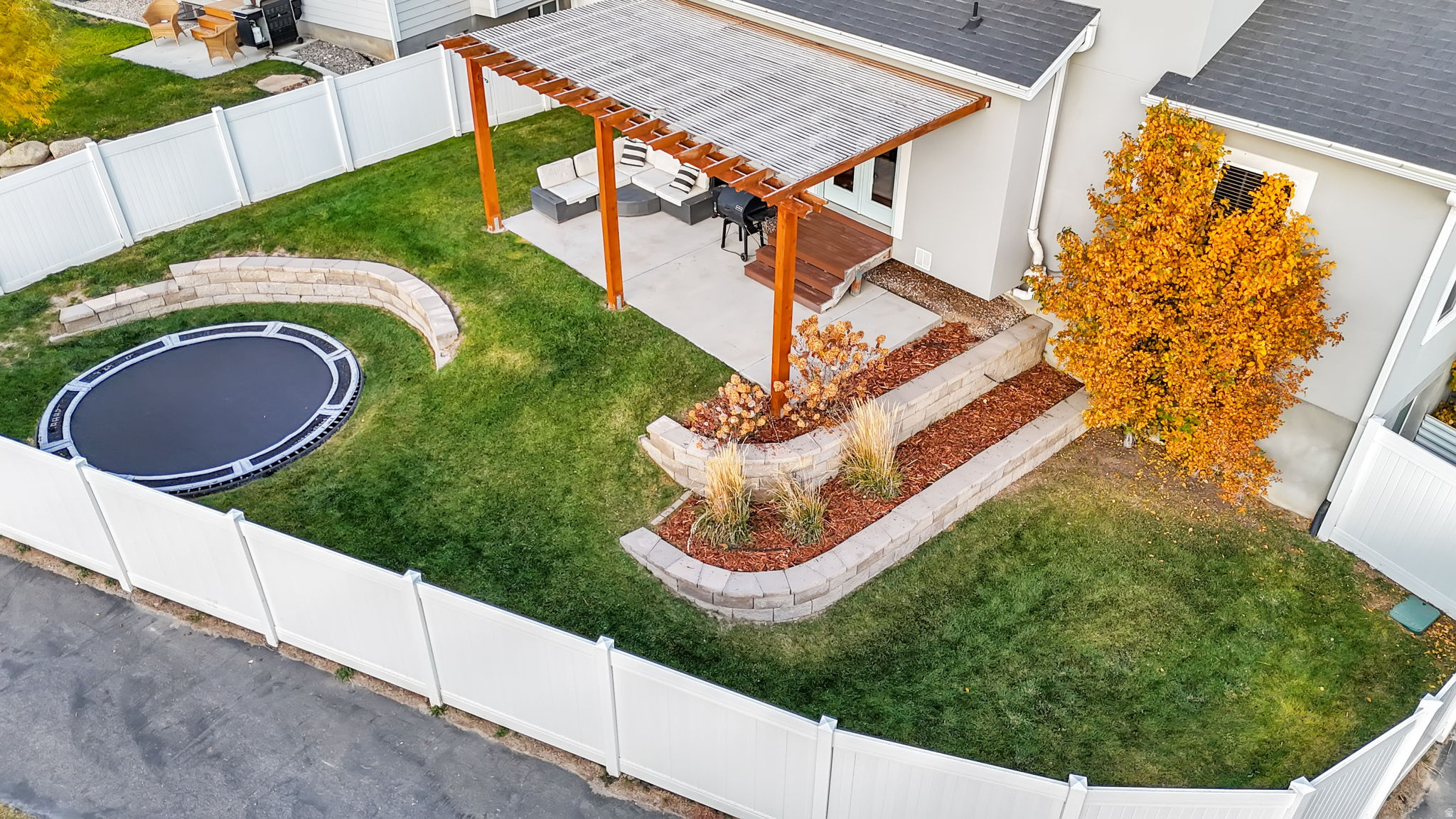 SILVER LAKE - Residential