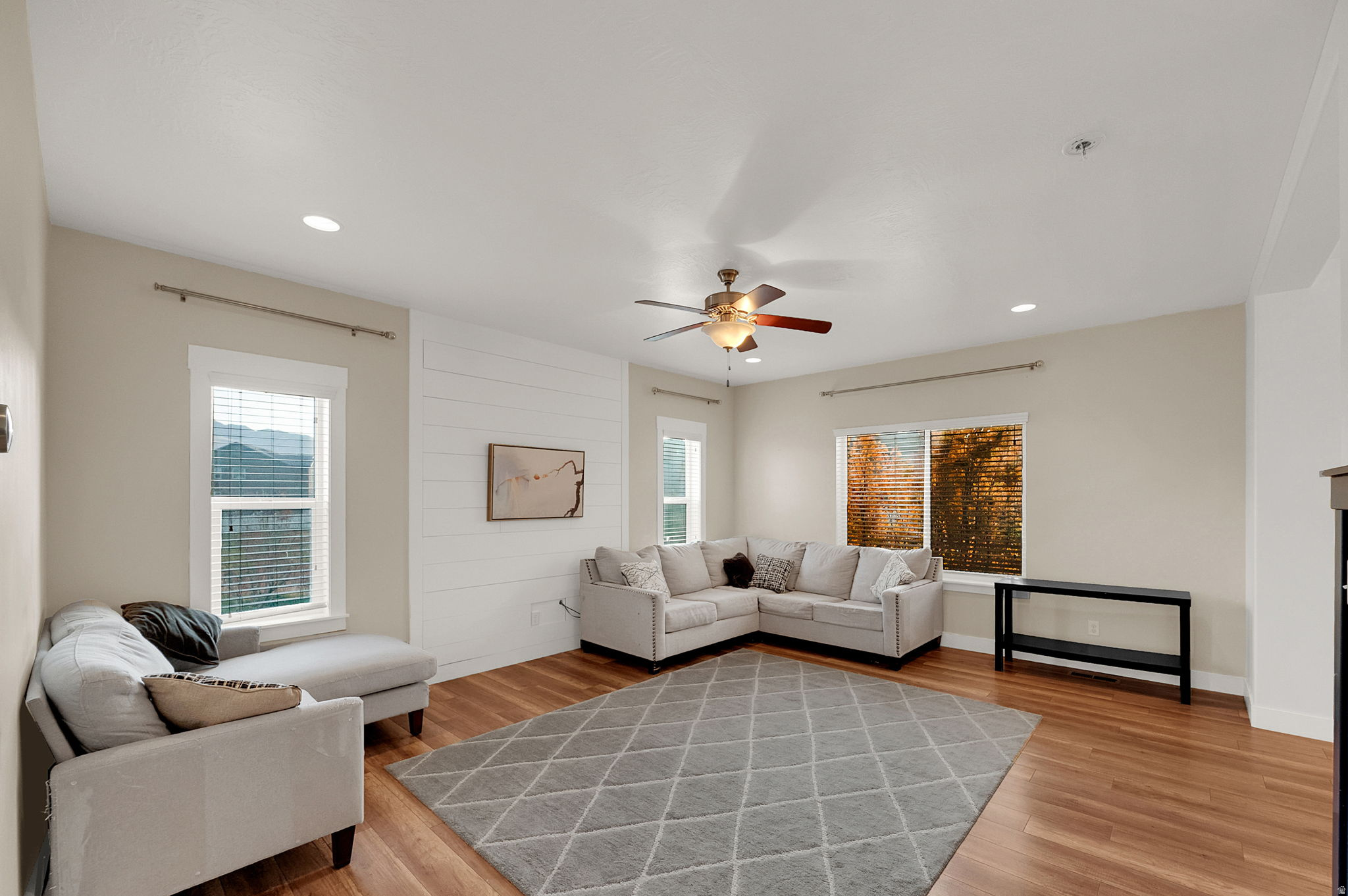 SILVER LAKE - Residential