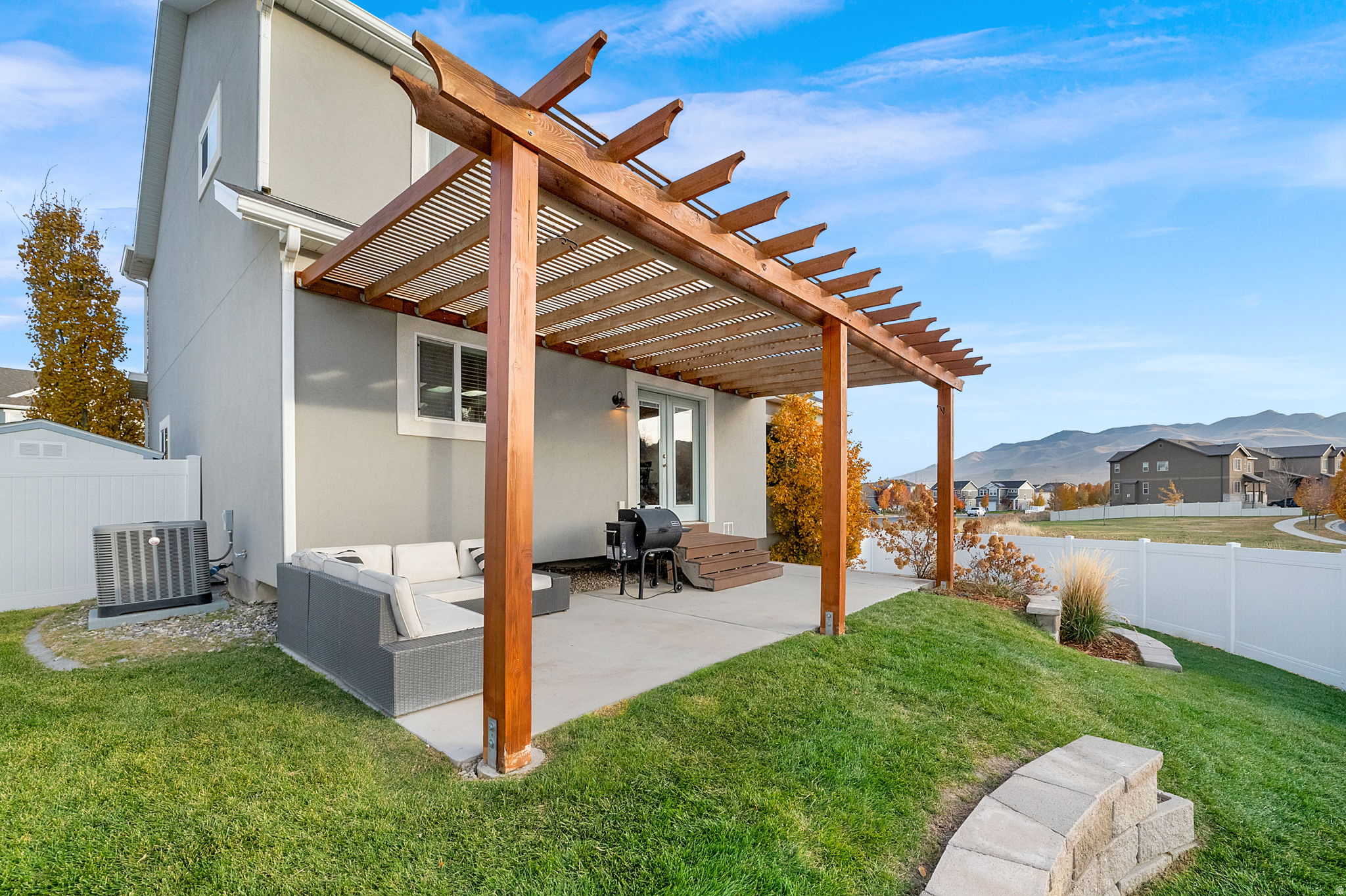 SILVER LAKE - Residential