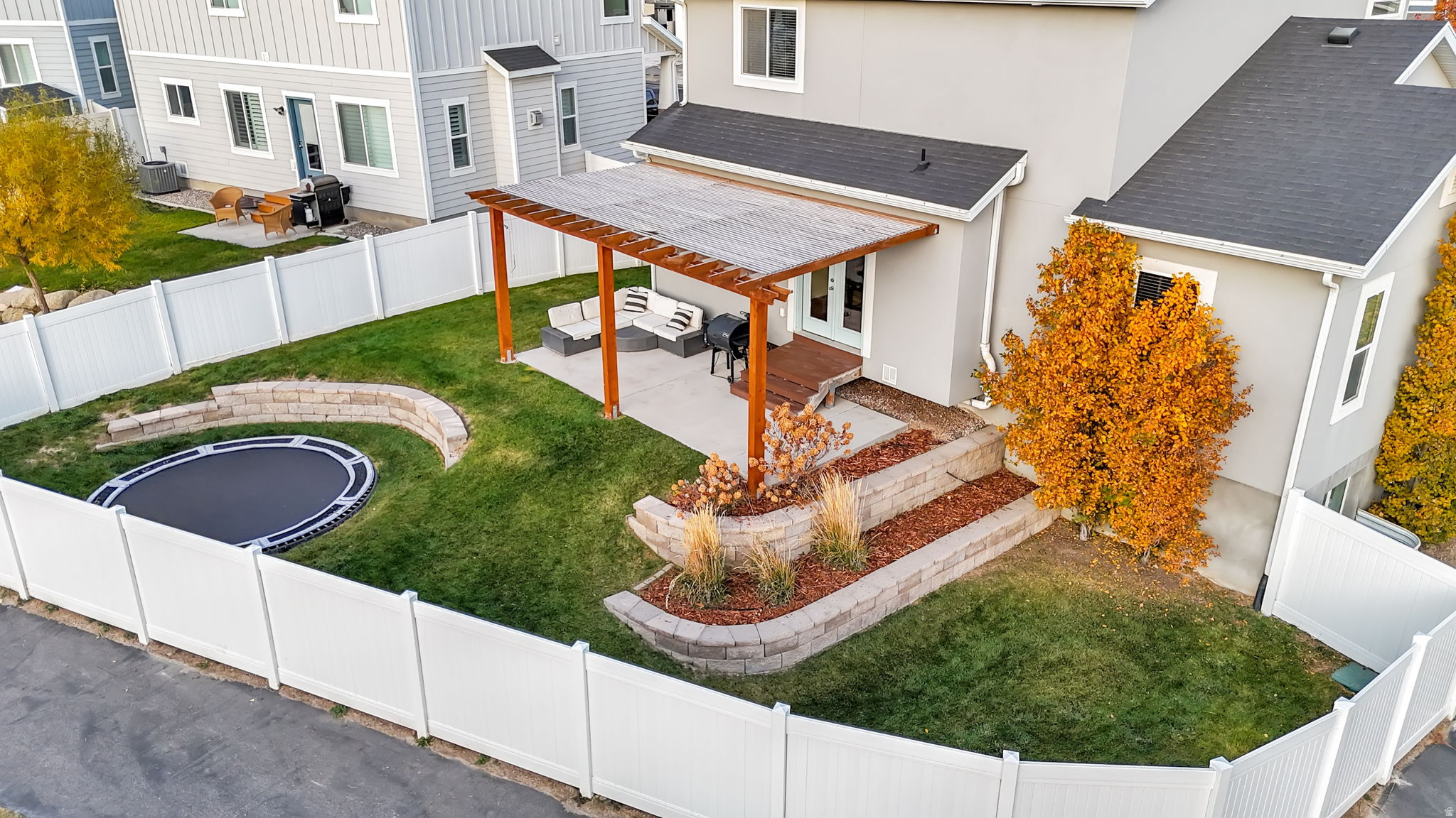 SILVER LAKE - Residential