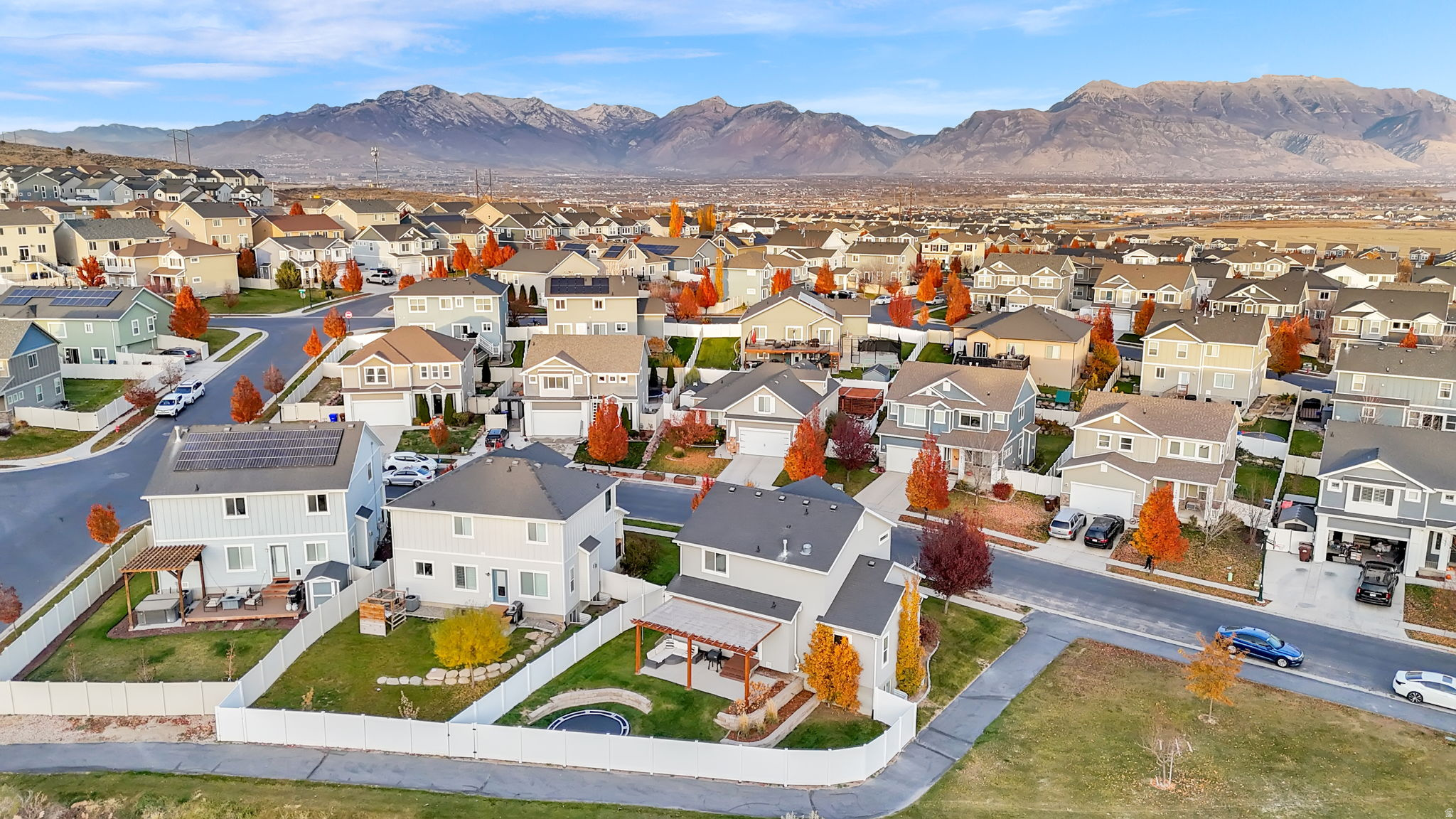 SILVER LAKE - Residential