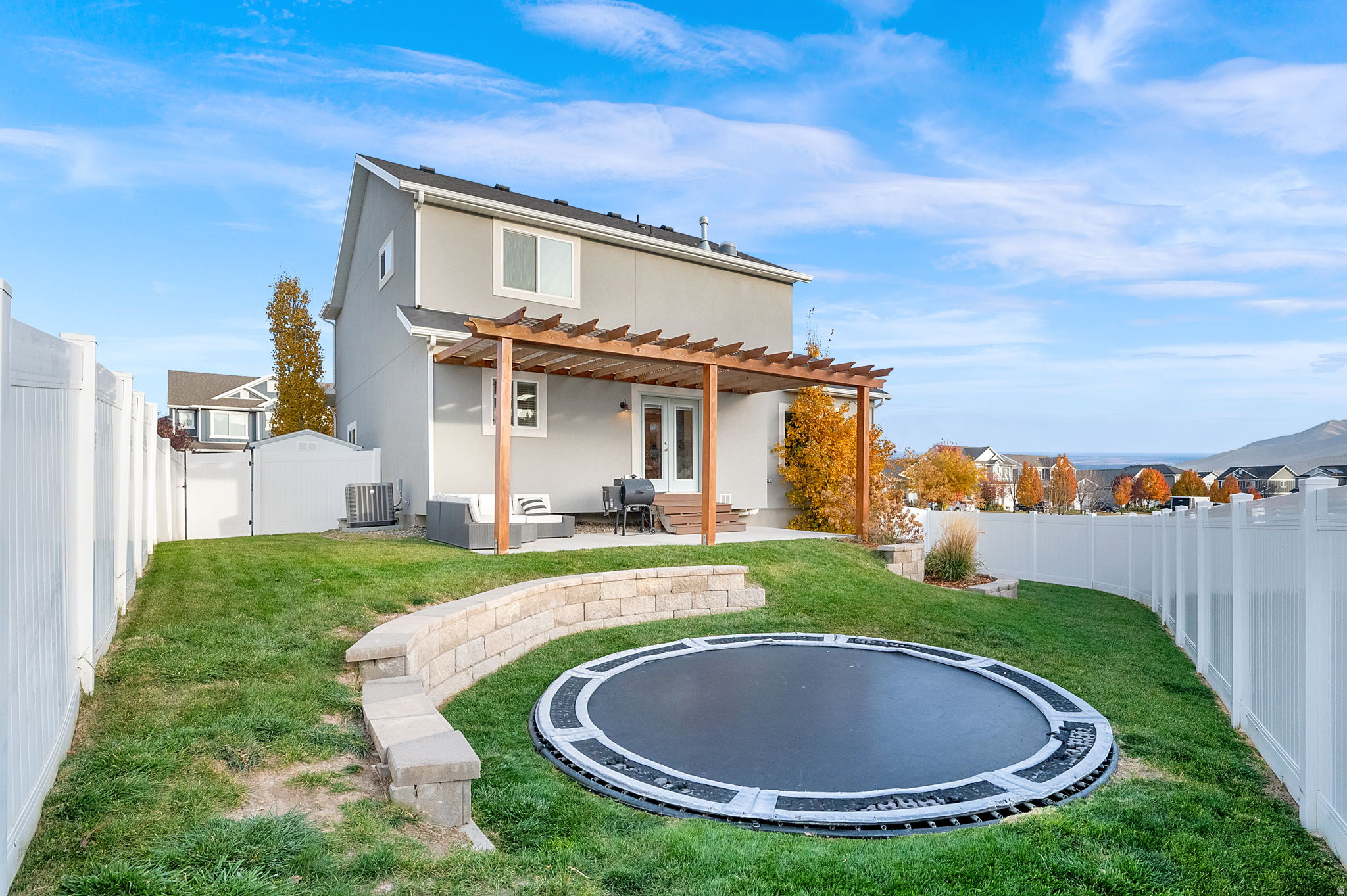 SILVER LAKE - Residential