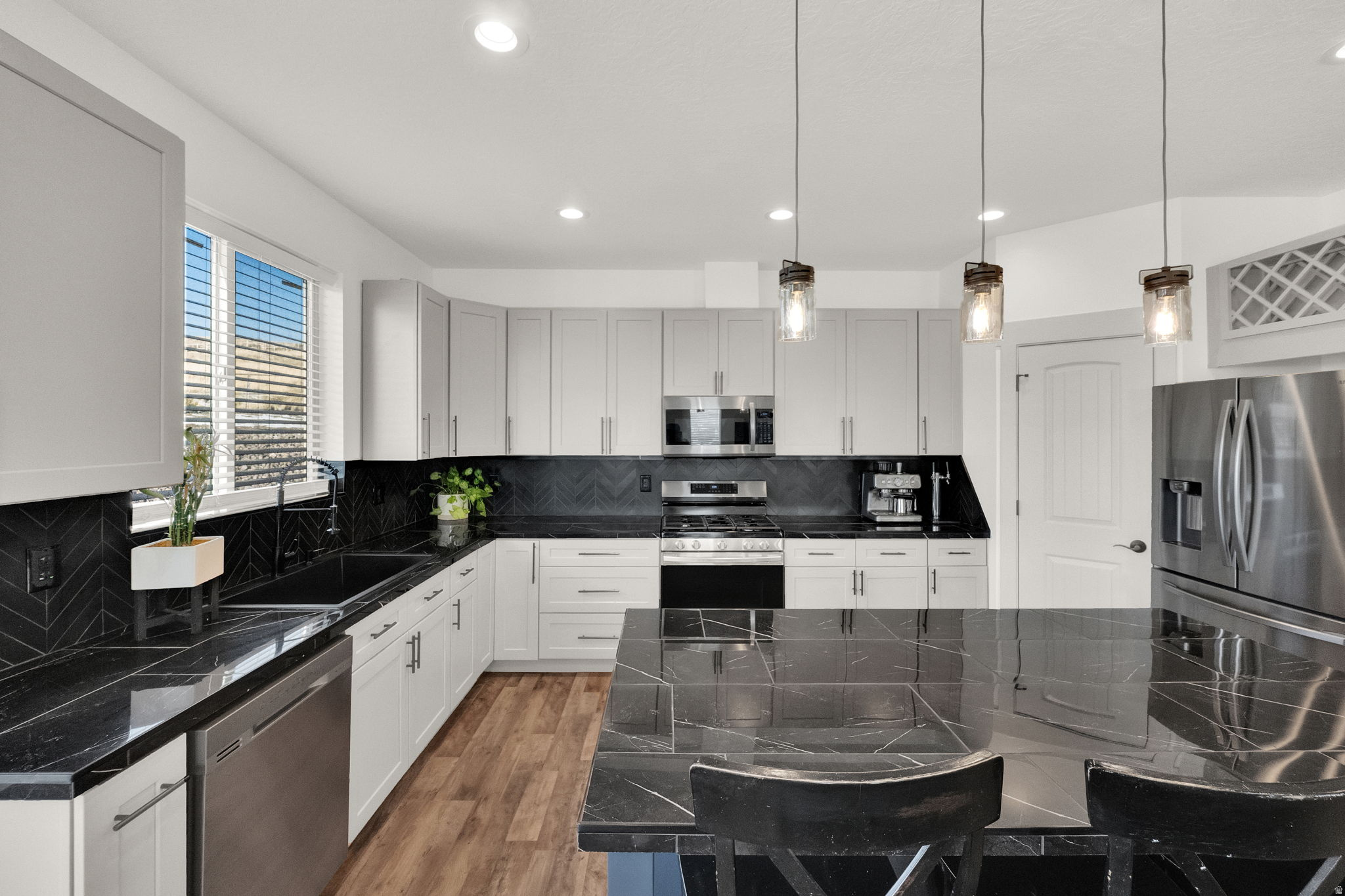 ROSE MOUNTAIN ESTATE - Residential