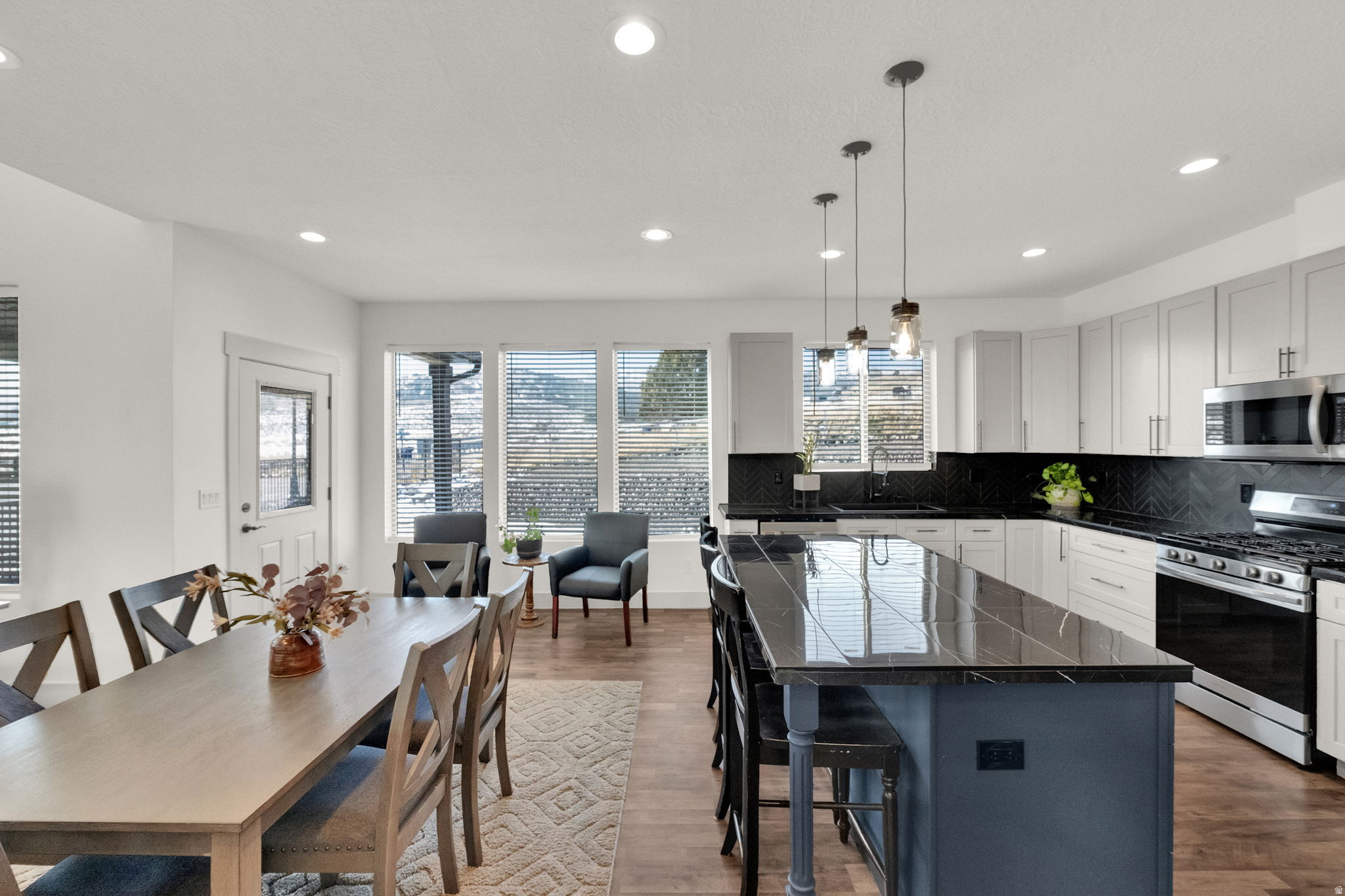 ROSE MOUNTAIN ESTATE - Residential