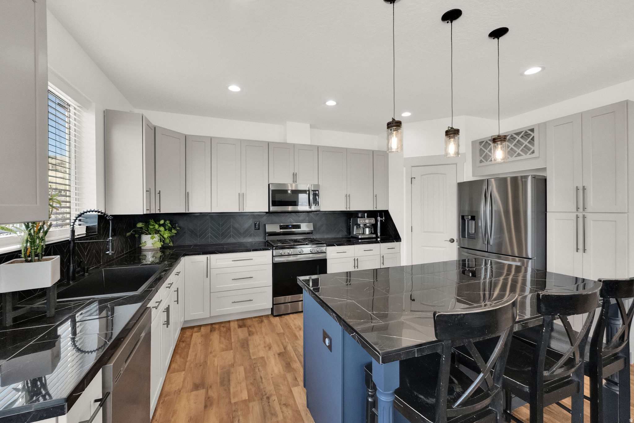 ROSE MOUNTAIN ESTATE - Residential