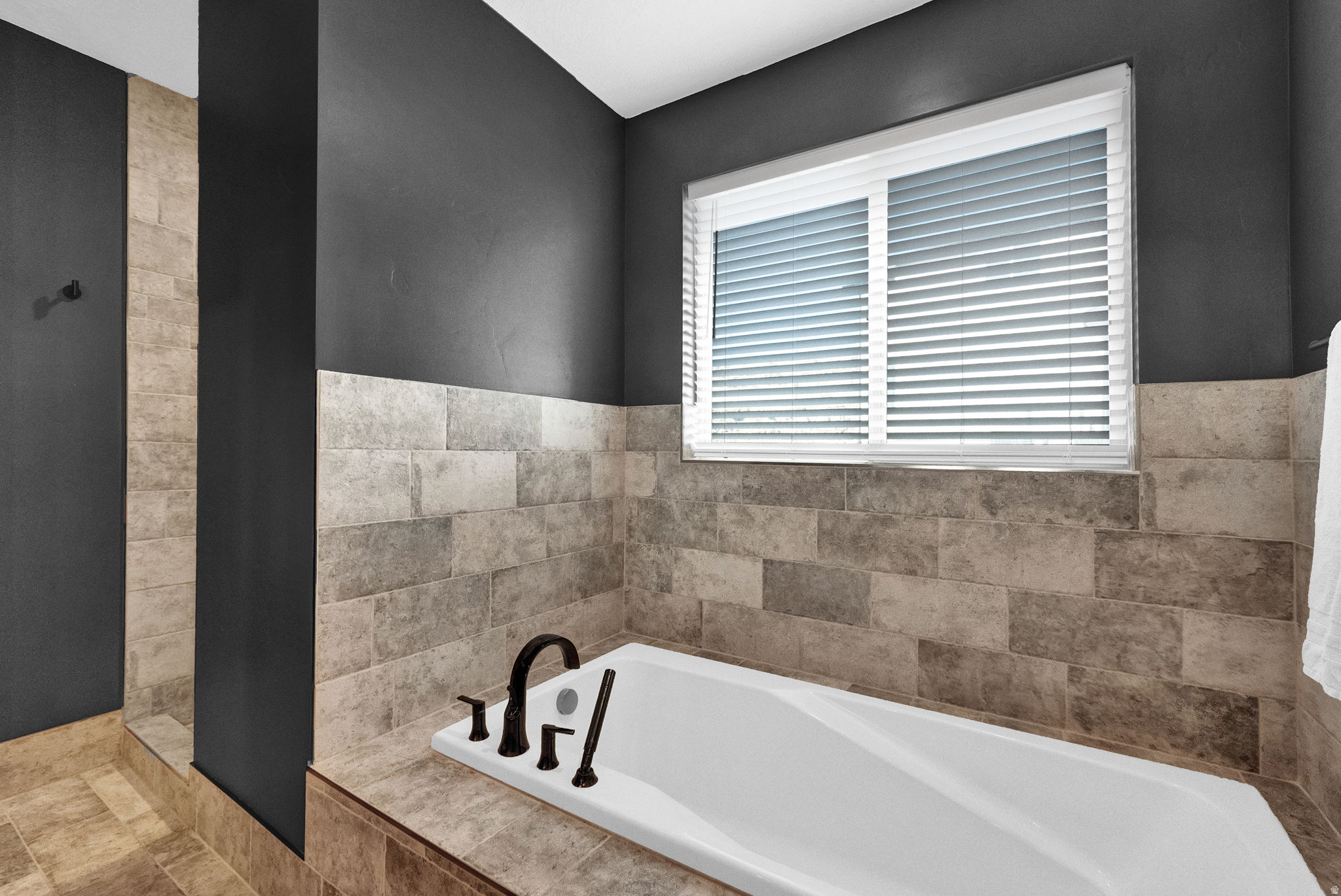 ROSE MOUNTAIN ESTATE - Residential