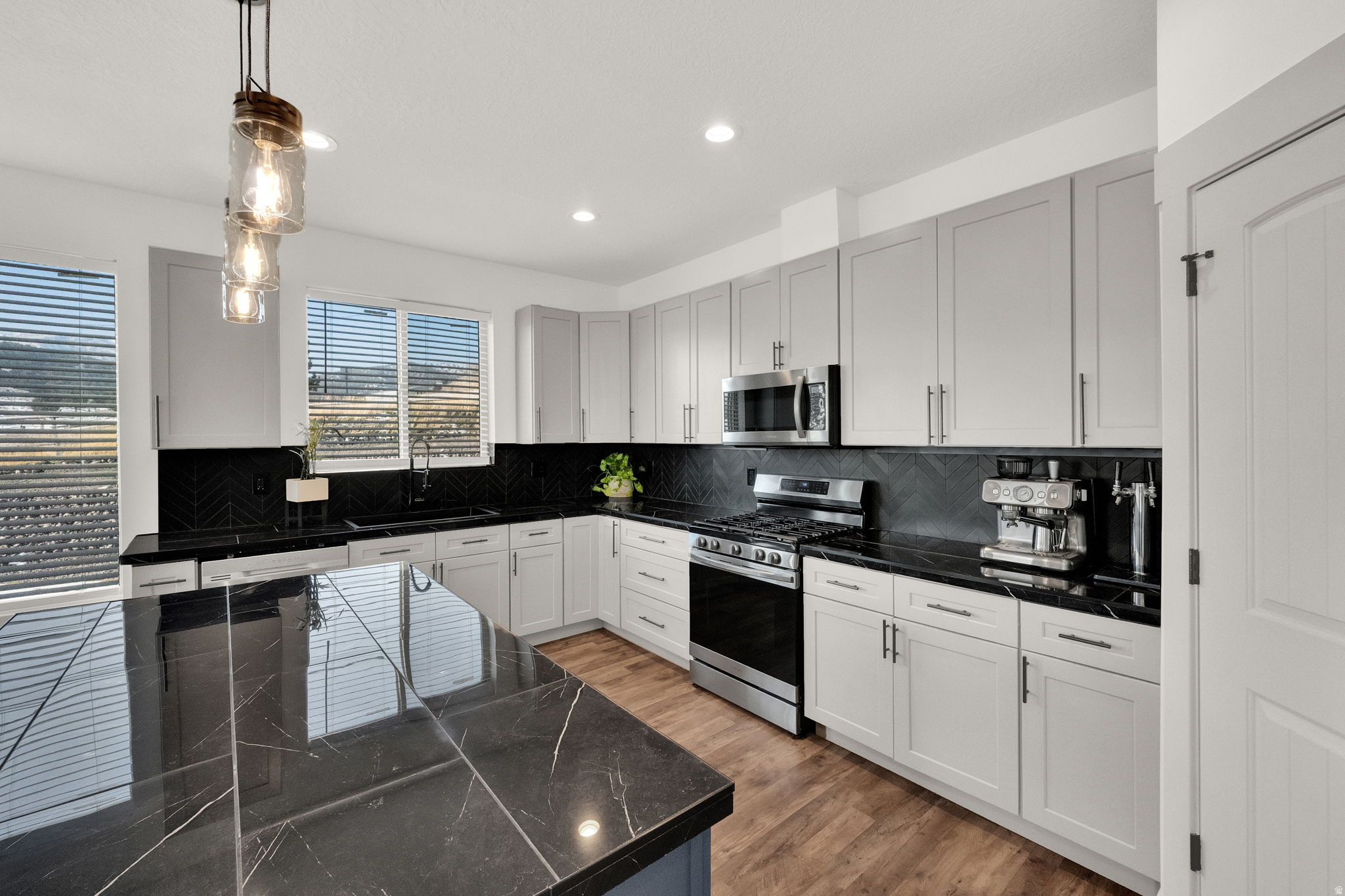 ROSE MOUNTAIN ESTATE - Residential