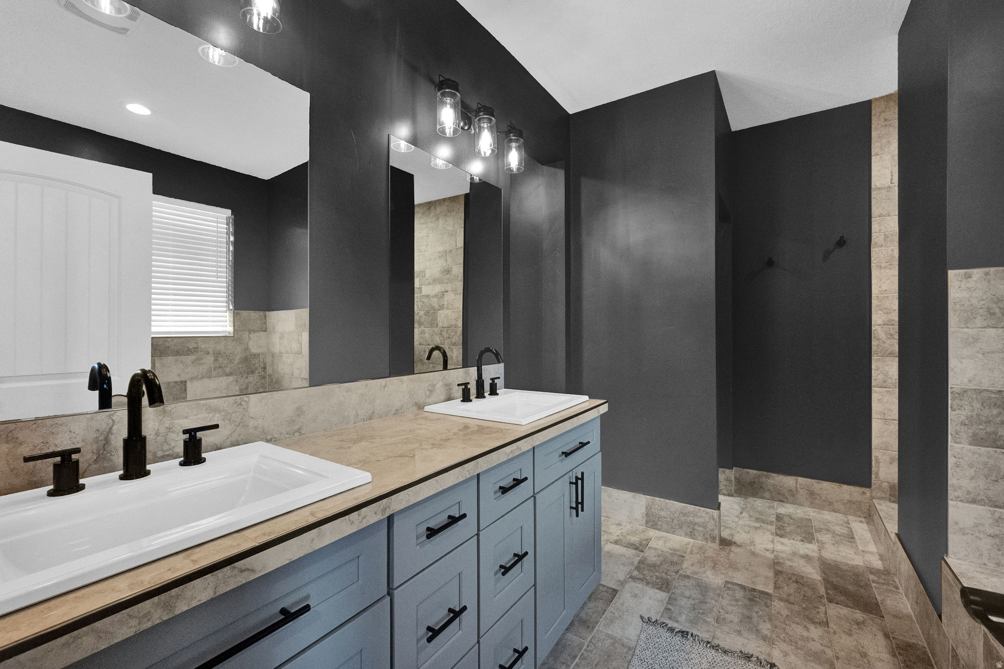 ROSE MOUNTAIN ESTATE - Residential