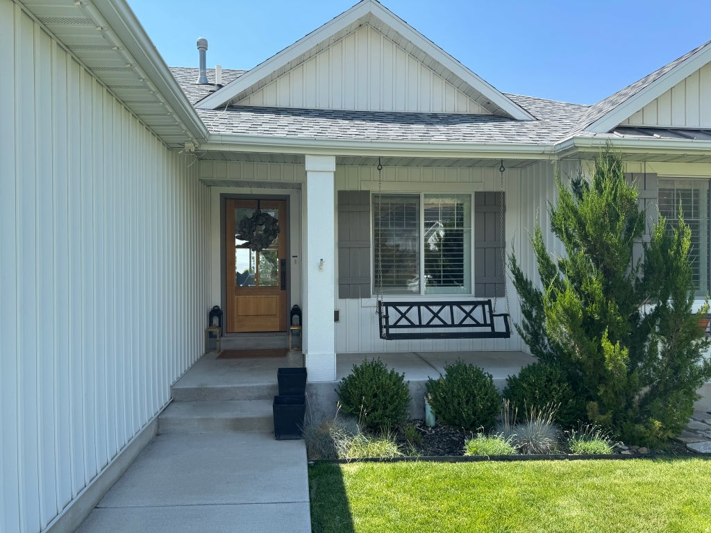 Photo of 101 S 1200 E, Smithfield, UT 84335 (MLS # 2174837)
