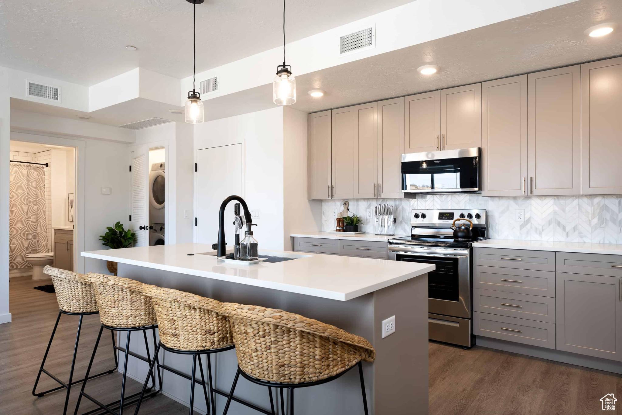 COVE CONDOMINIUMS B - Residential