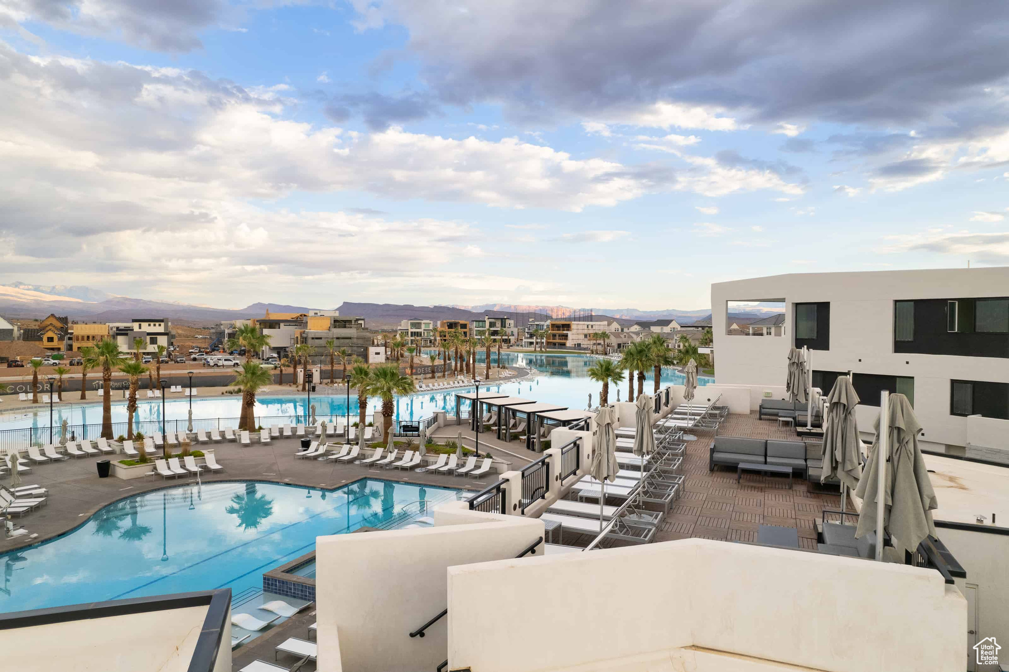 COVE CONDOMINIUMS B - Residential