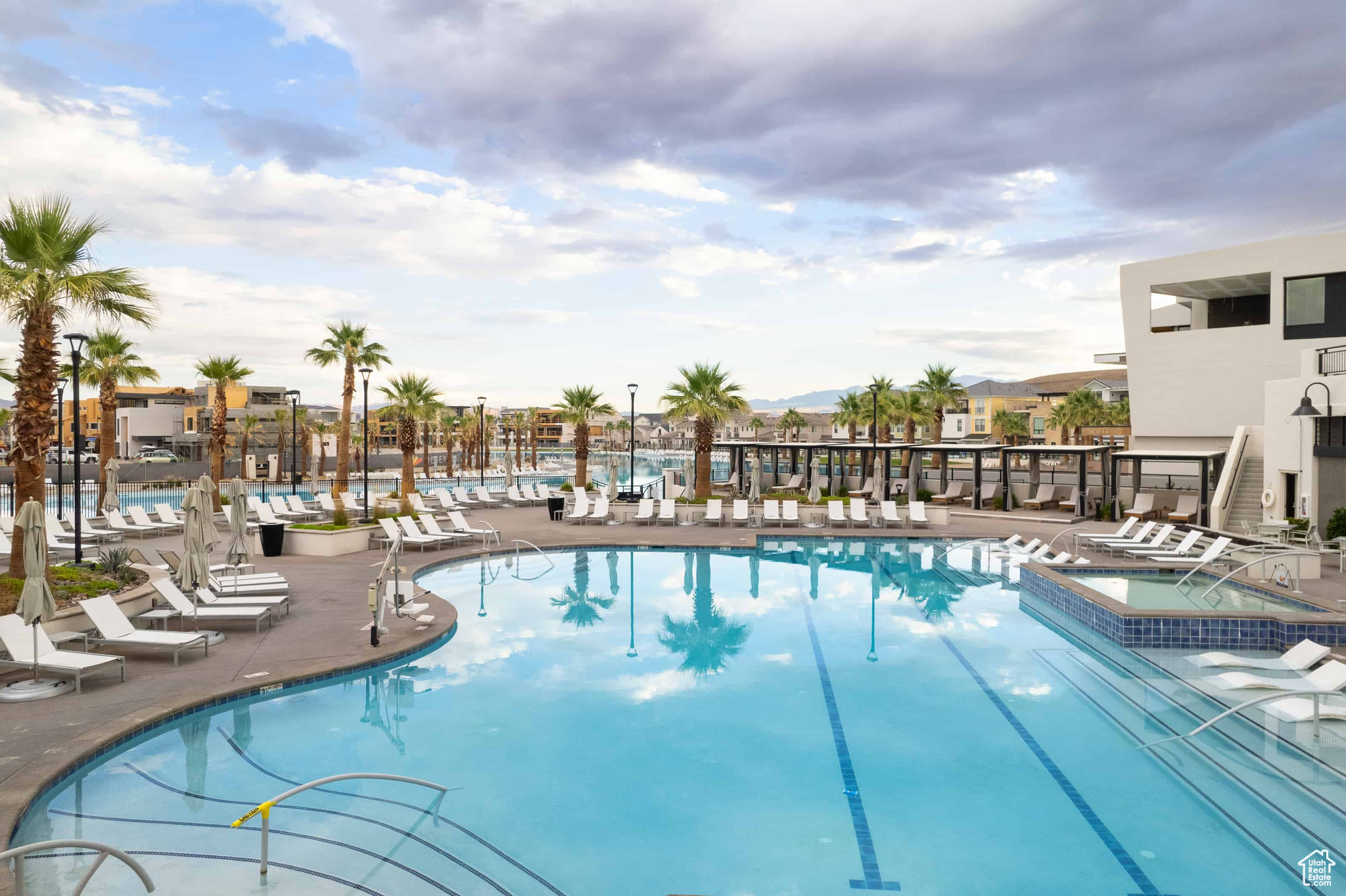 COVE CONDOMINIUMS B - Residential