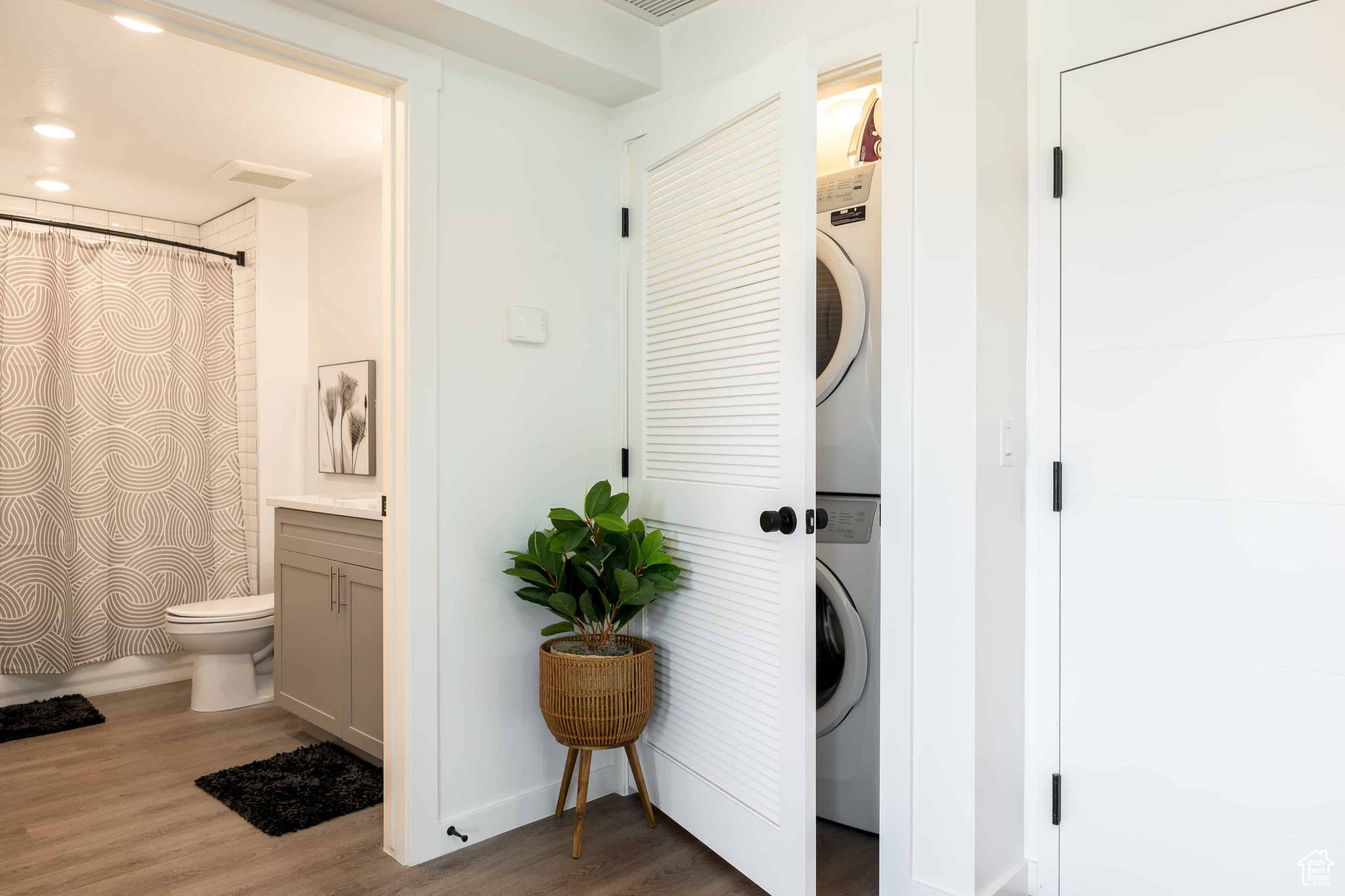 COVE CONDOMINIUMS B - Residential