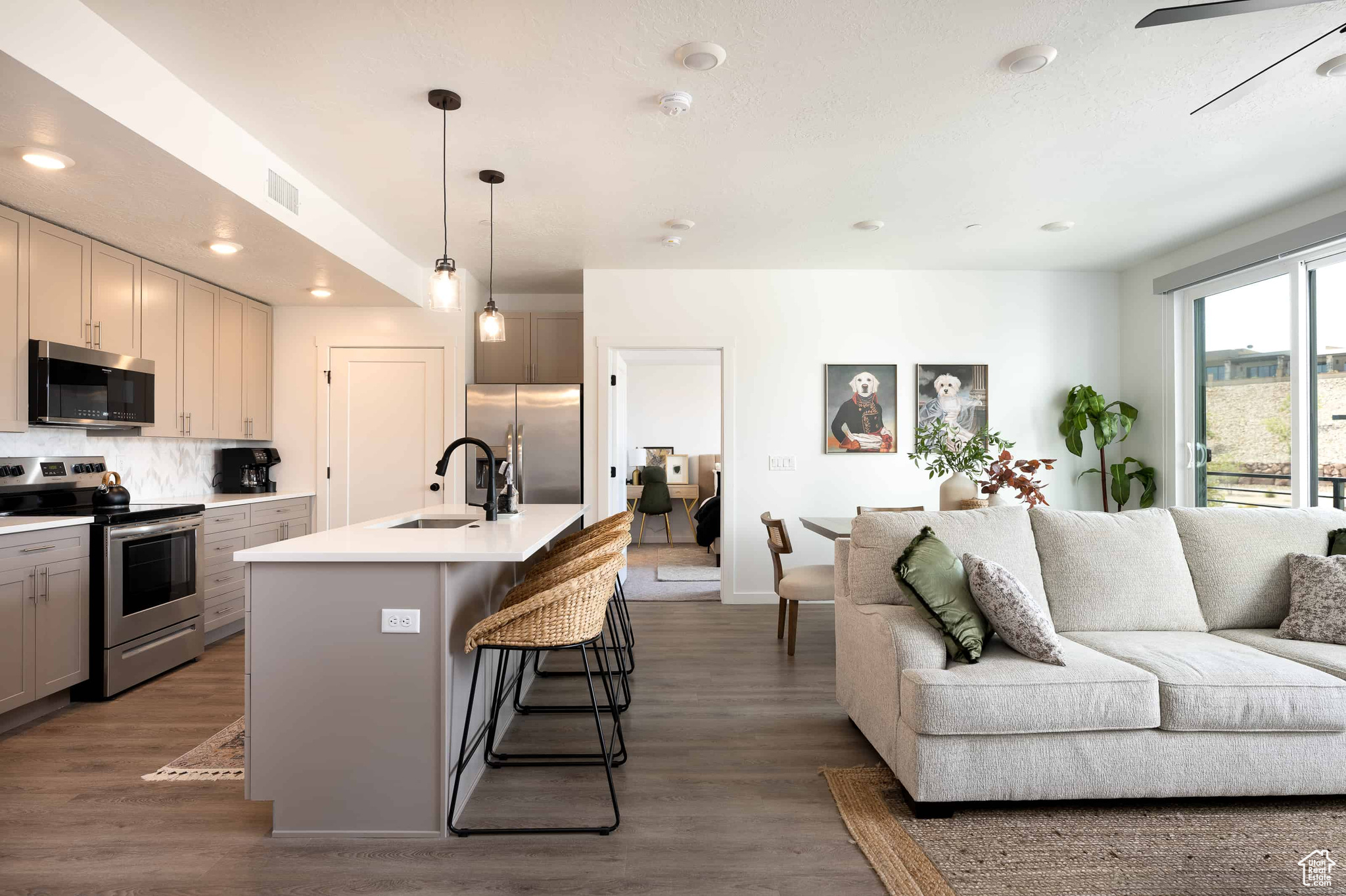 COVE CONDOMINIUMS B - Residential