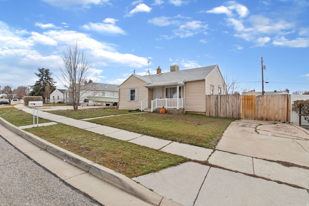 Photo of 3925 S EVELYN RD E, Ogden, UT 84403 (MLS # 2139711)