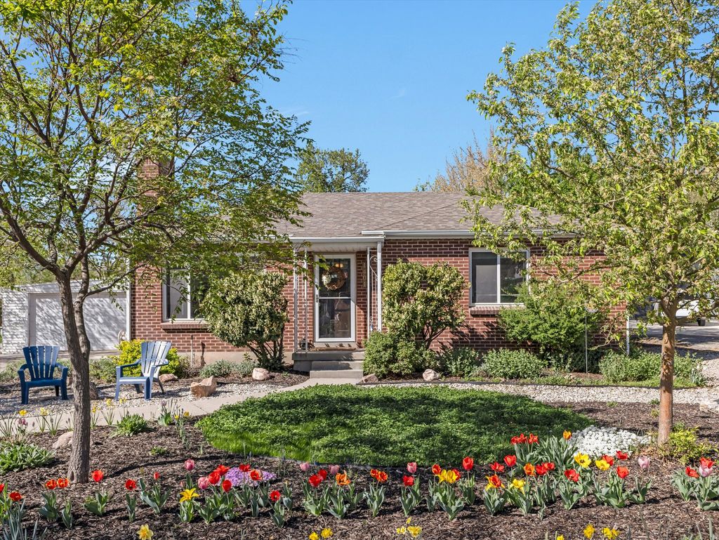 Photo of 1401 E BROOKSHIRE DR S, Salt Lake City, UT 84106 (MLS # 2148933)