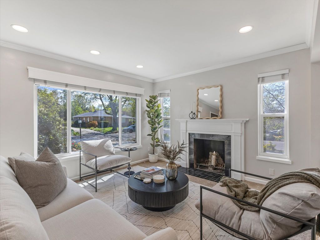 Photo of 1401 E BROOKSHIRE DR S, Salt Lake City, UT 84106 (MLS # 2148933)