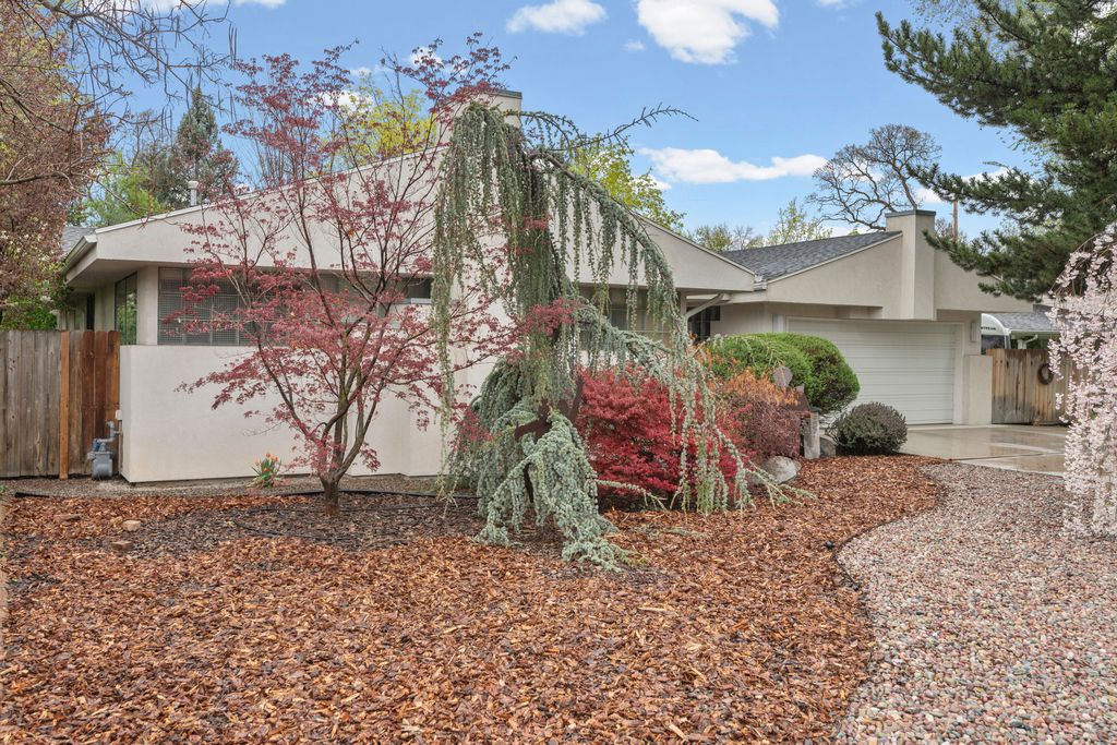 Photo of 5750 GLENBROOK DR, Holladay, UT 84121 (MLS # 2149256)