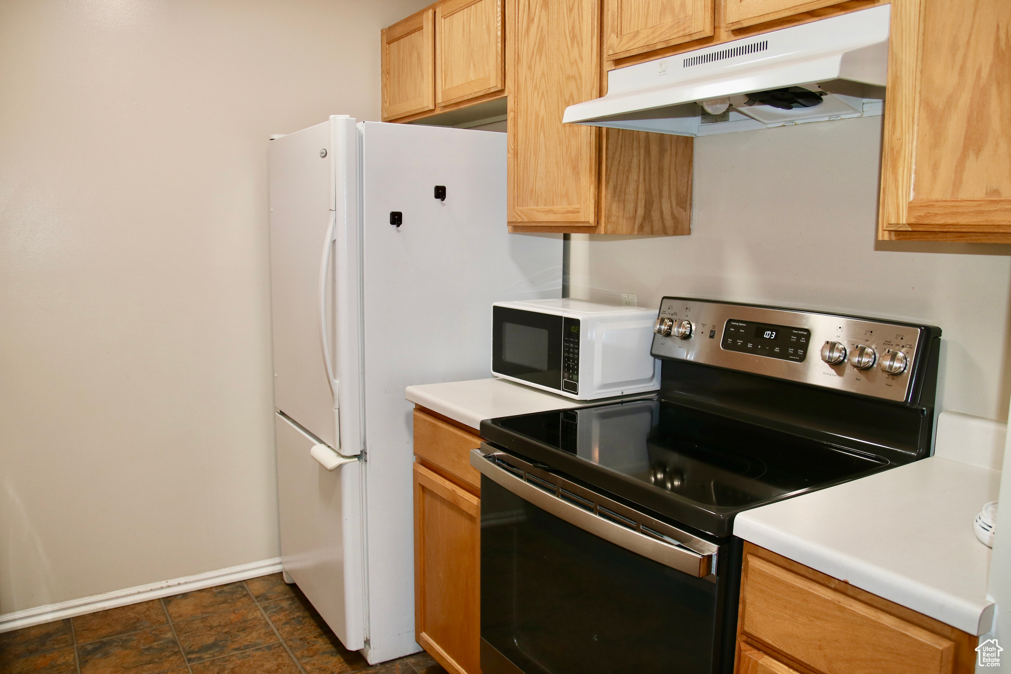 COUNTRY COVE CONDOMINIUMS - Residential