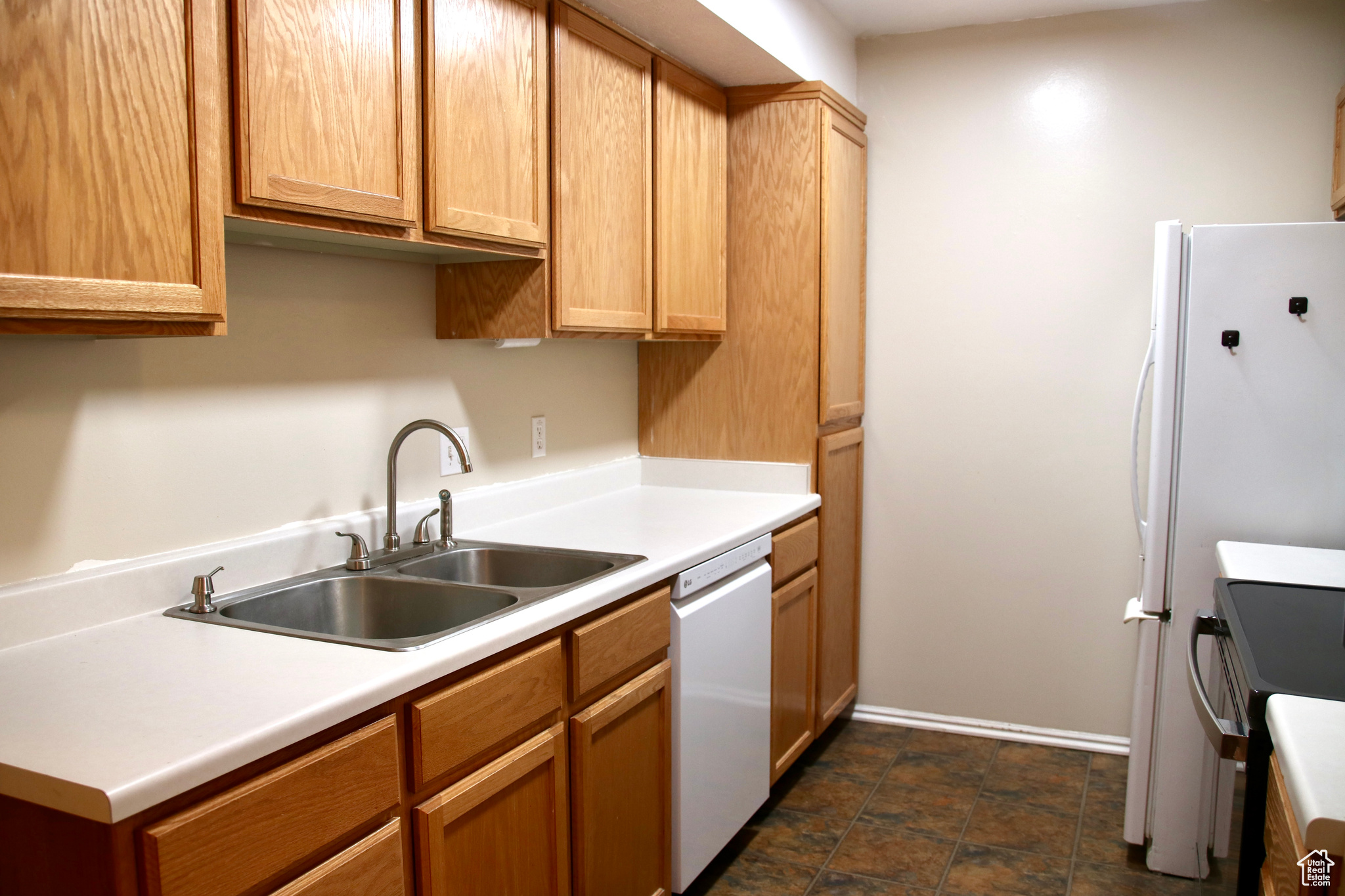 COUNTRY COVE CONDOMINIUMS - Residential