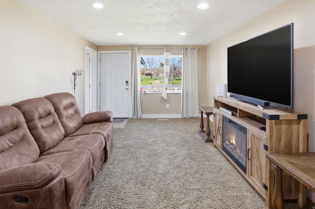 Photo of 240 W 300 S, Smithfield, UT 84335 (MLS # 2146143)