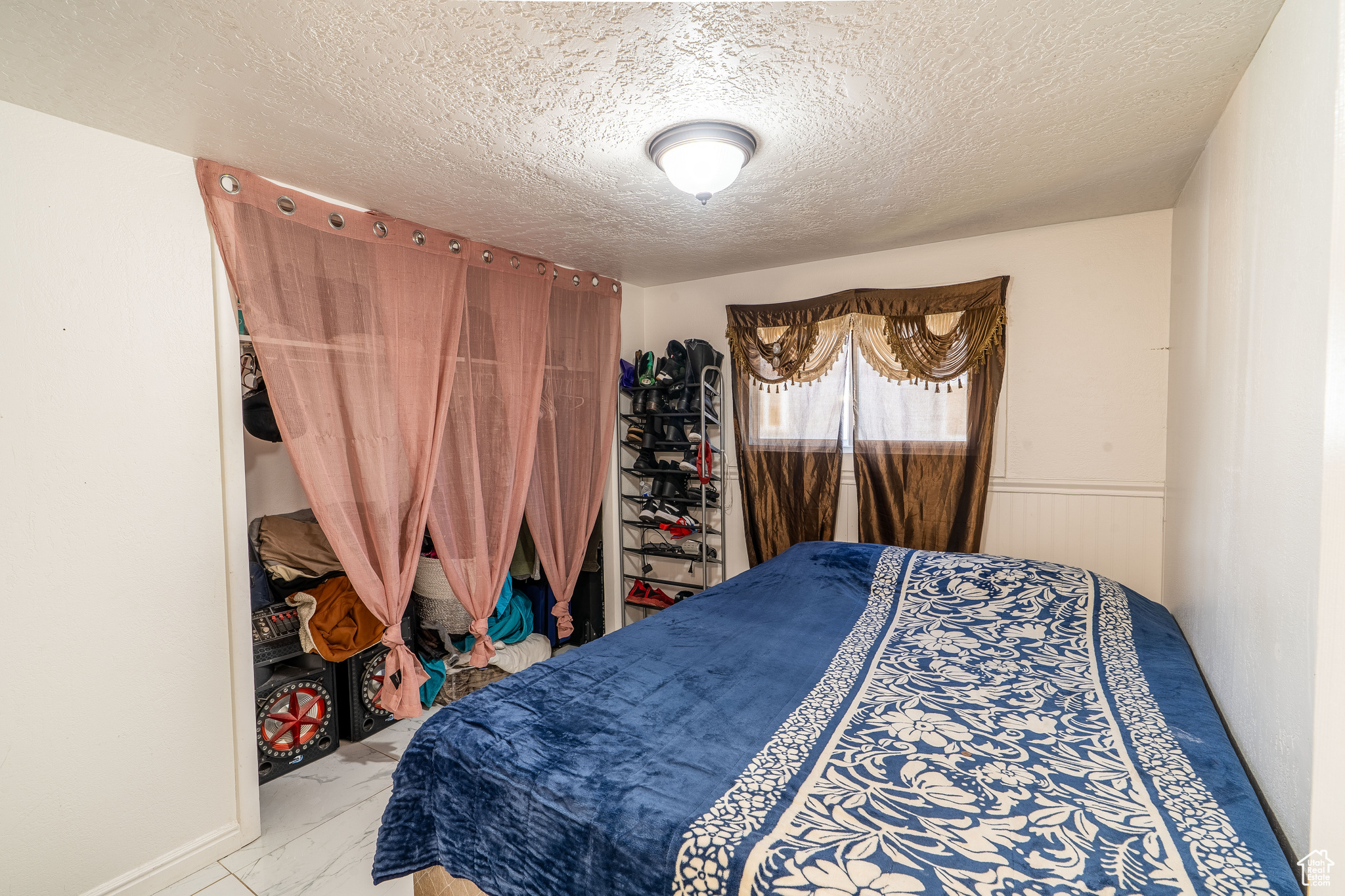 PALATIAL LIVING - Residential