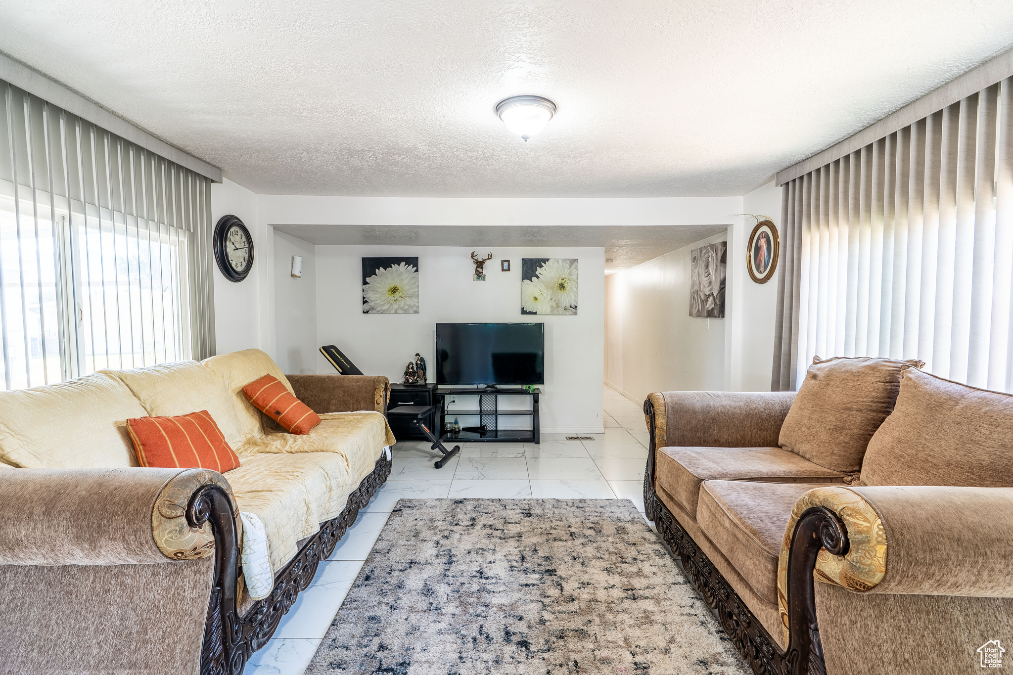 PALATIAL LIVING - Residential