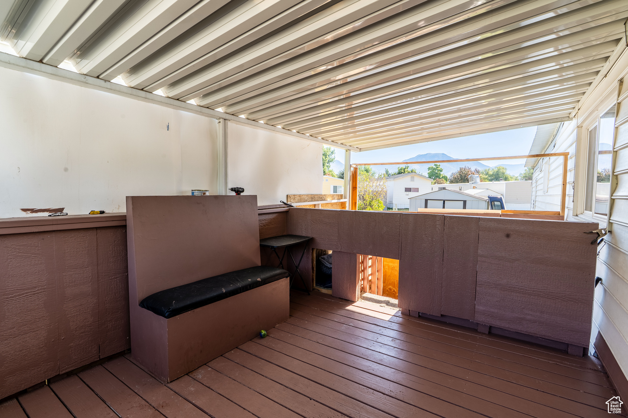 PALATIAL LIVING - Residential