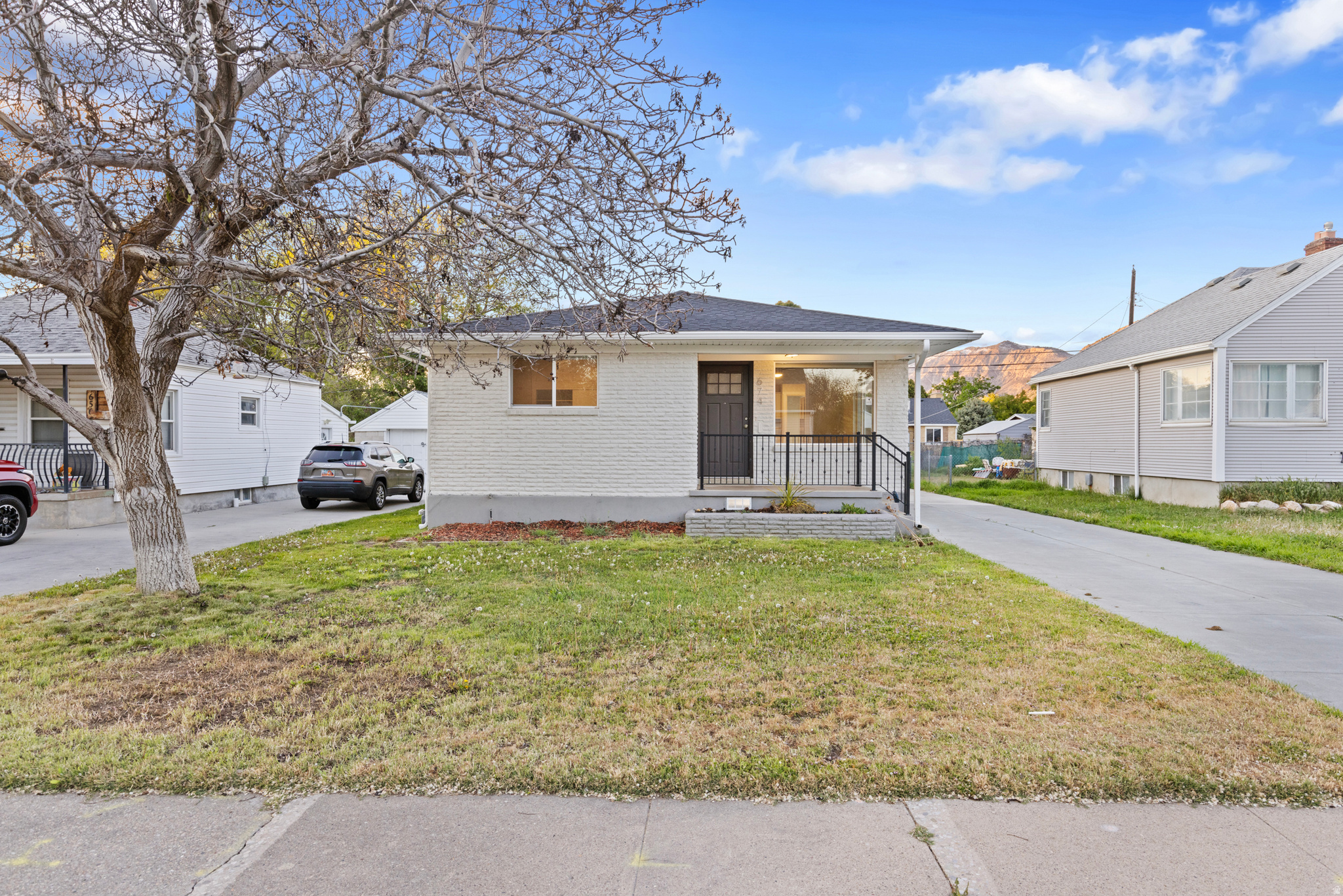 Main image without alt text