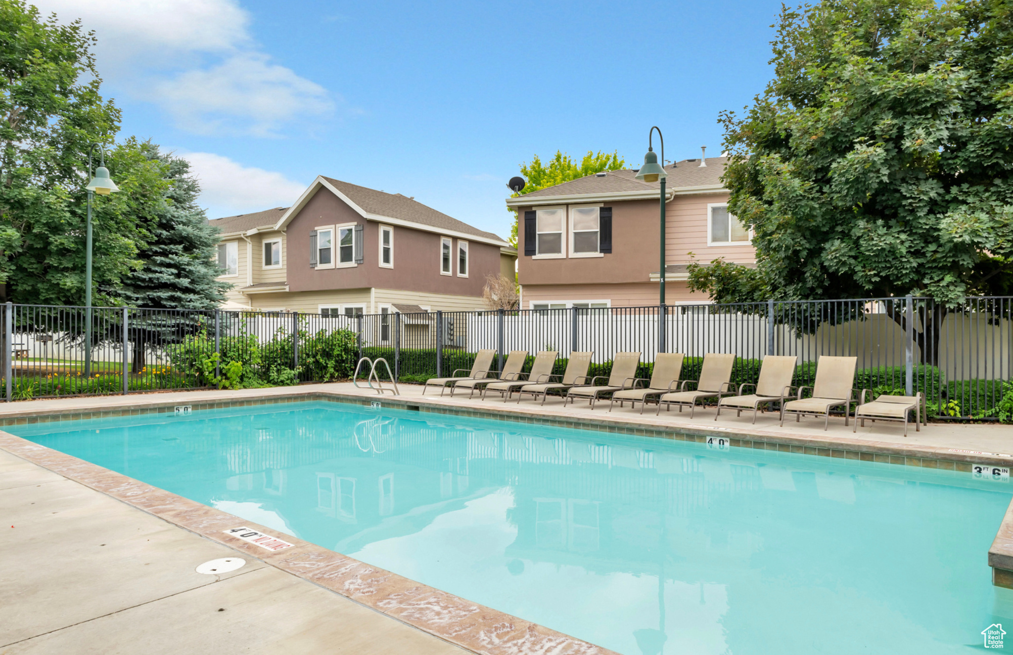 VINTAGE ON THE BLUFF - Residential