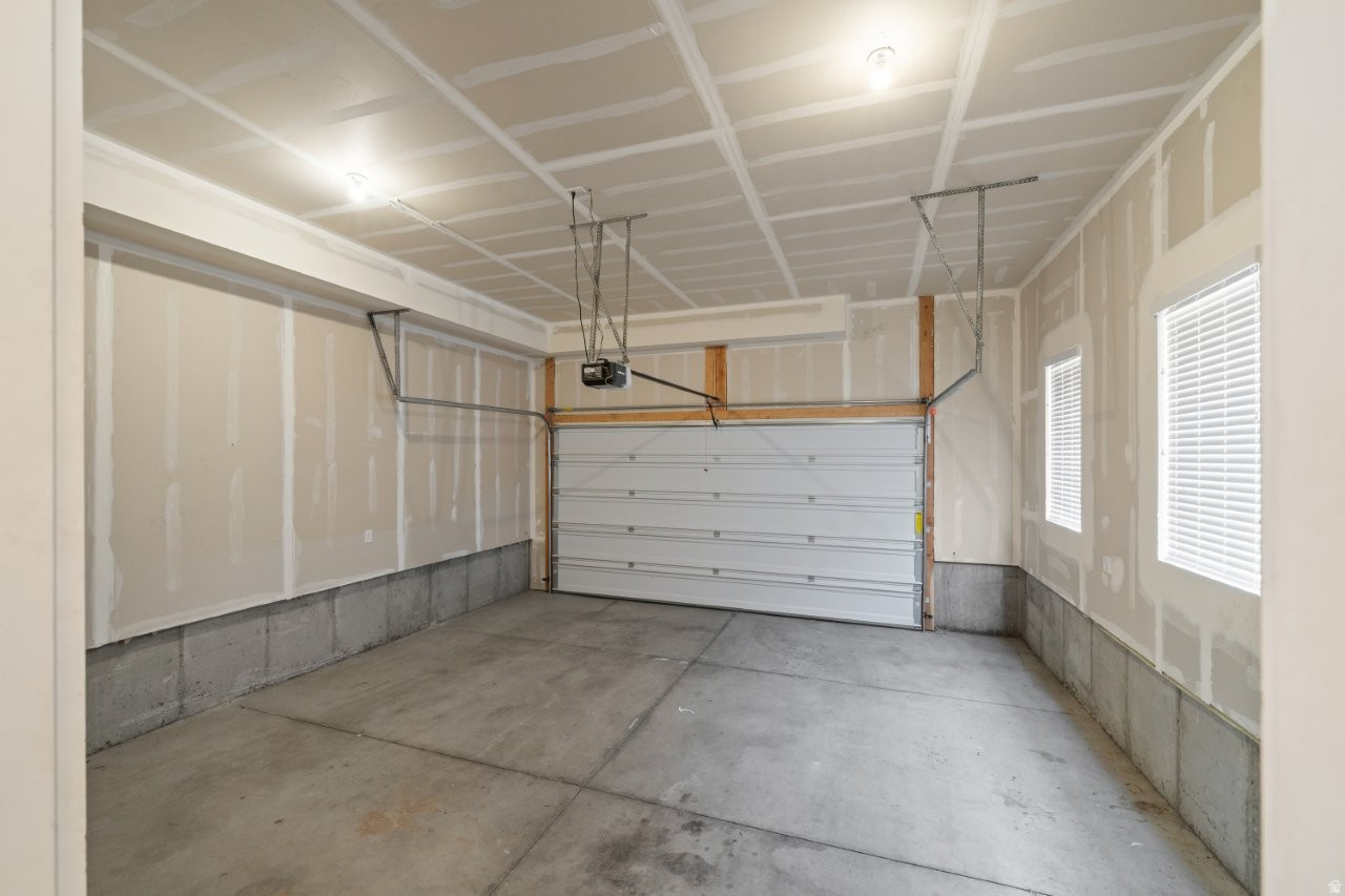 SANDRIDGE VILLAGE TOWNHOMES - Residential