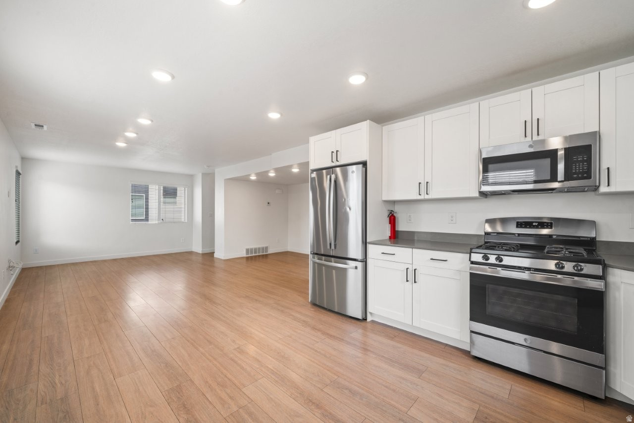 SANDRIDGE VILLAGE TOWNHOMES - Residential