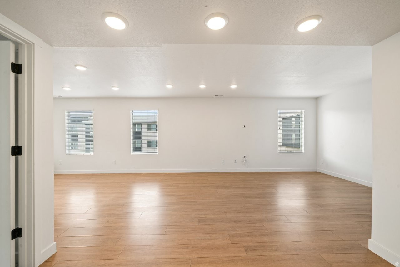 SANDRIDGE VILLAGE TOWNHOMES - Residential