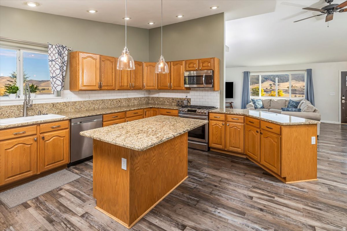 THUNDER CANYON ESTATES - Residential
