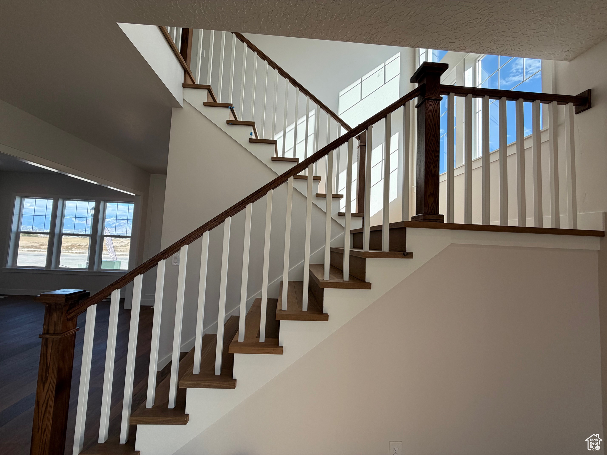 BEACON POINTE - Residential