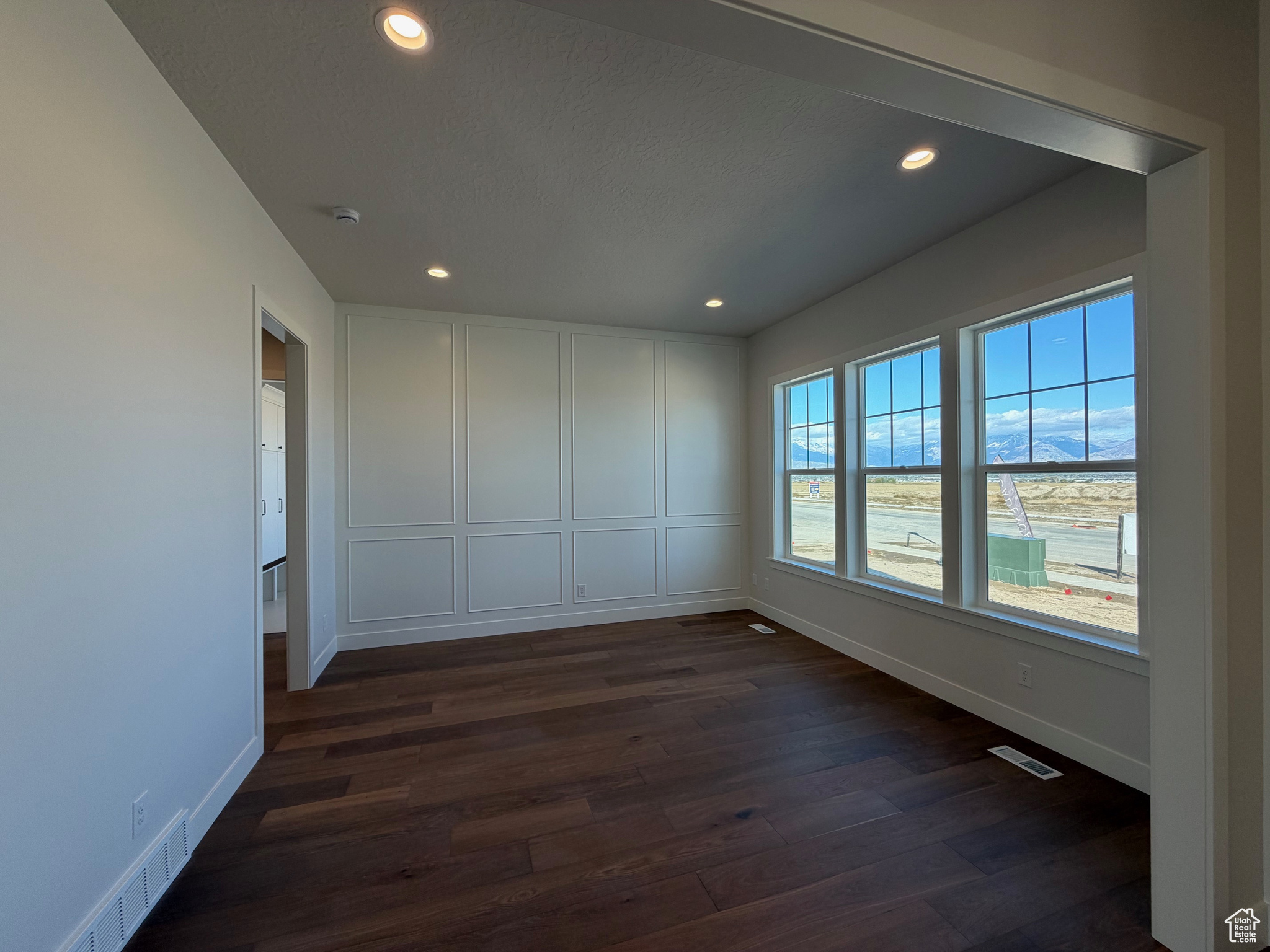 BEACON POINTE - Residential