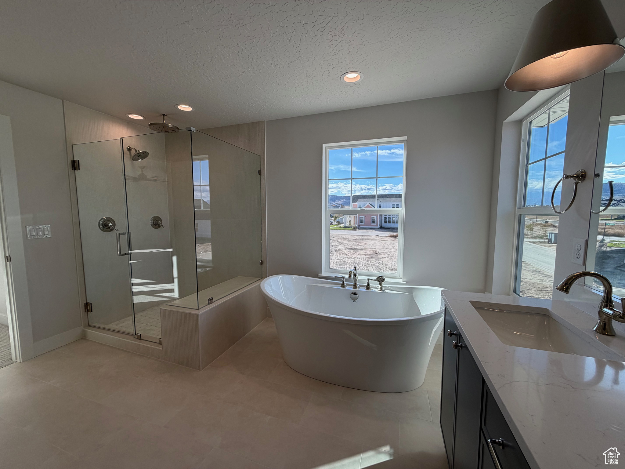 BEACON POINTE - Residential