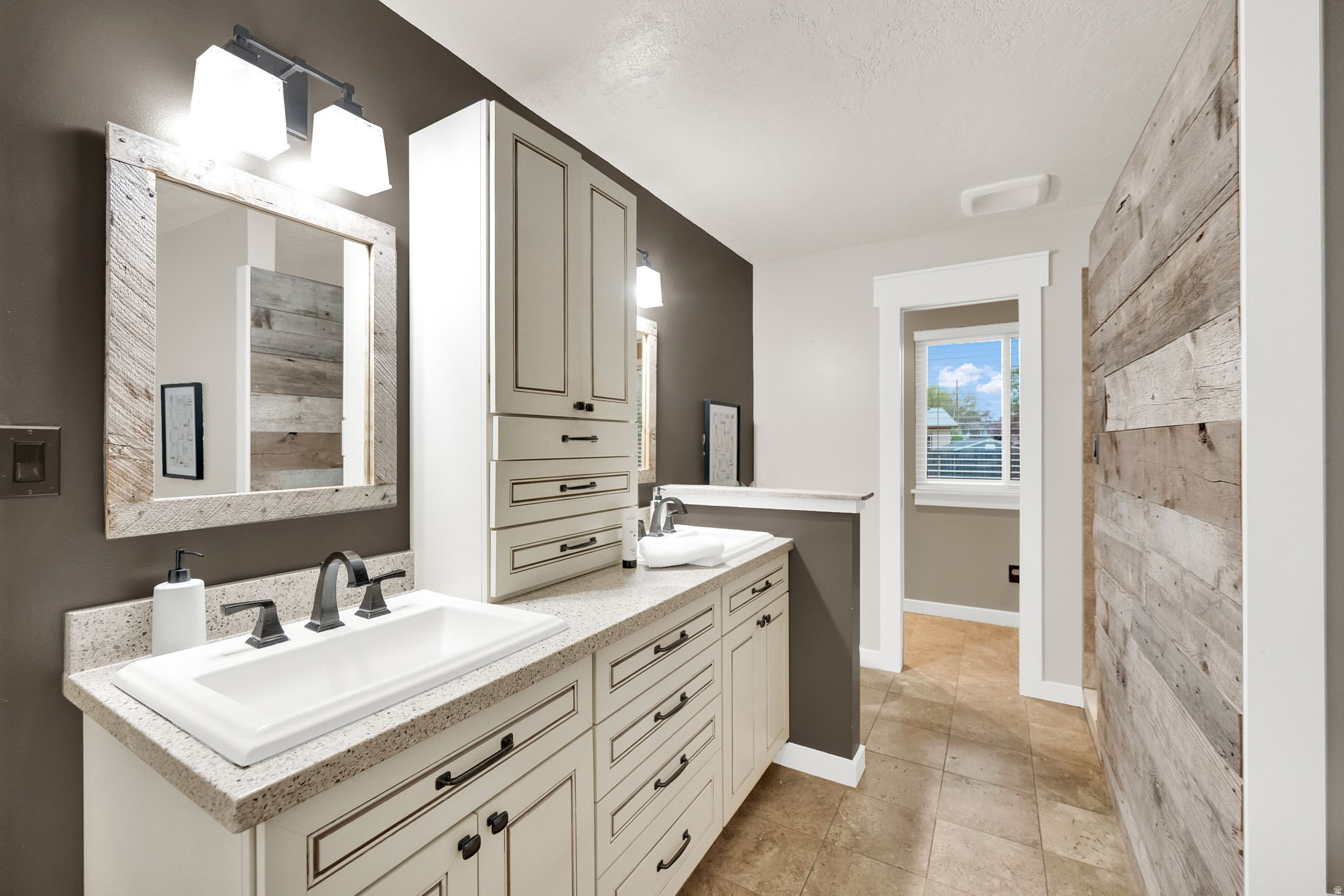 APPLE HOLLOW - Residential