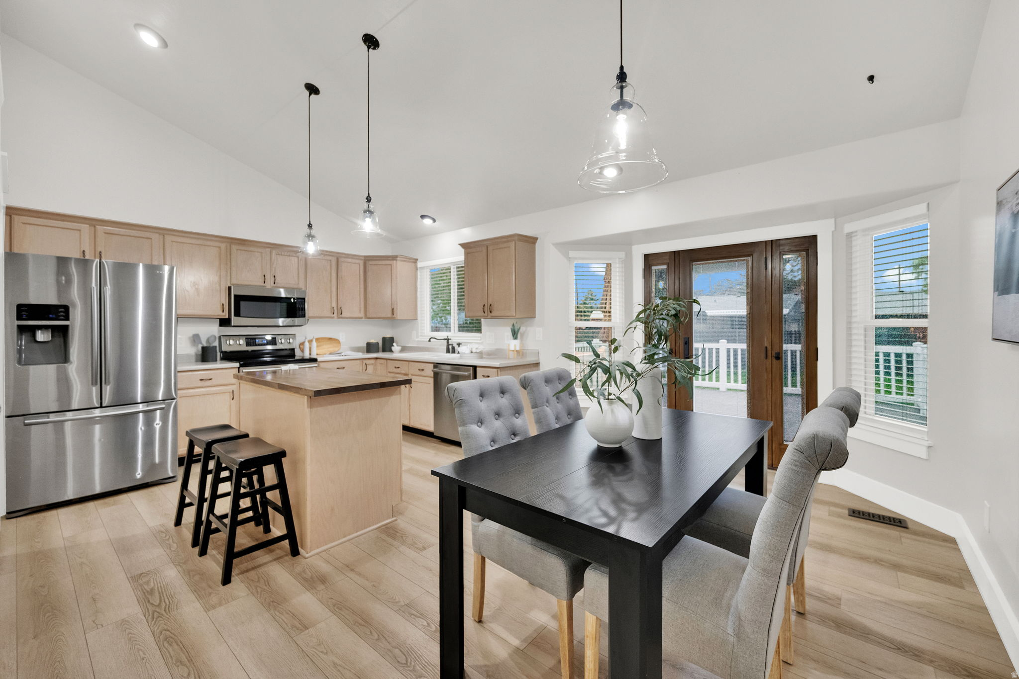 APPLE HOLLOW - Residential