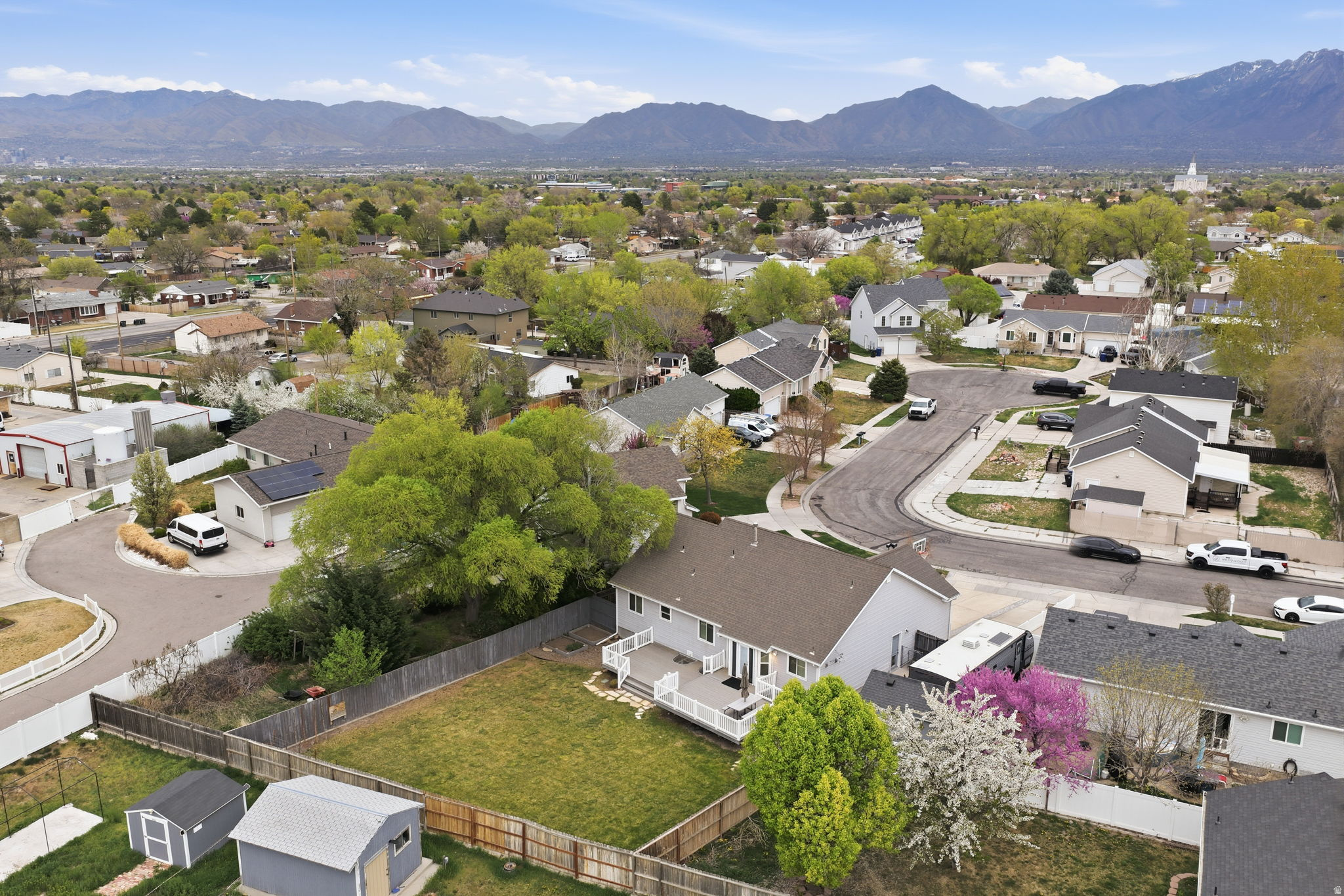 APPLE HOLLOW - Residential