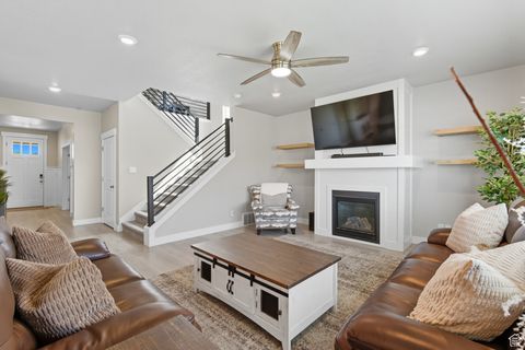 Tiny photo for 572 S CHAMBERLAIN ST, Mapleton, UT 84664 (MLS # 2112816)